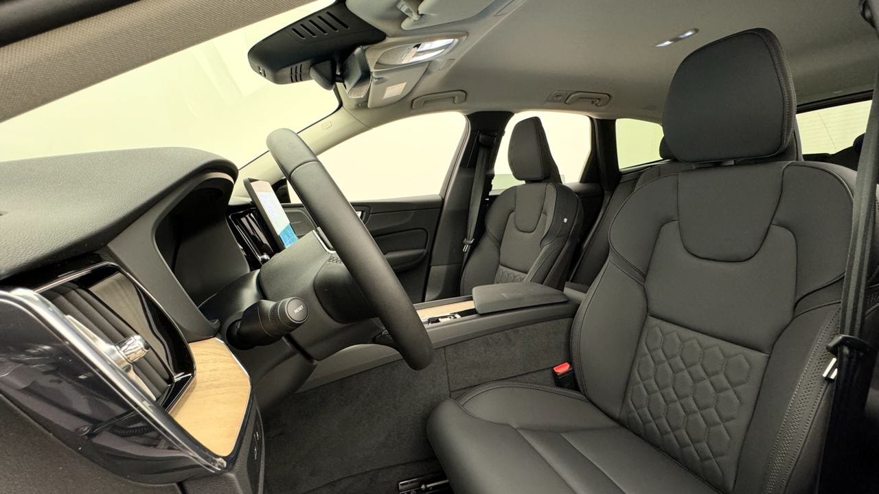 VOLVO XC60 T6 eAWD PluginHybrid Plus Dark Geartronic-image-4