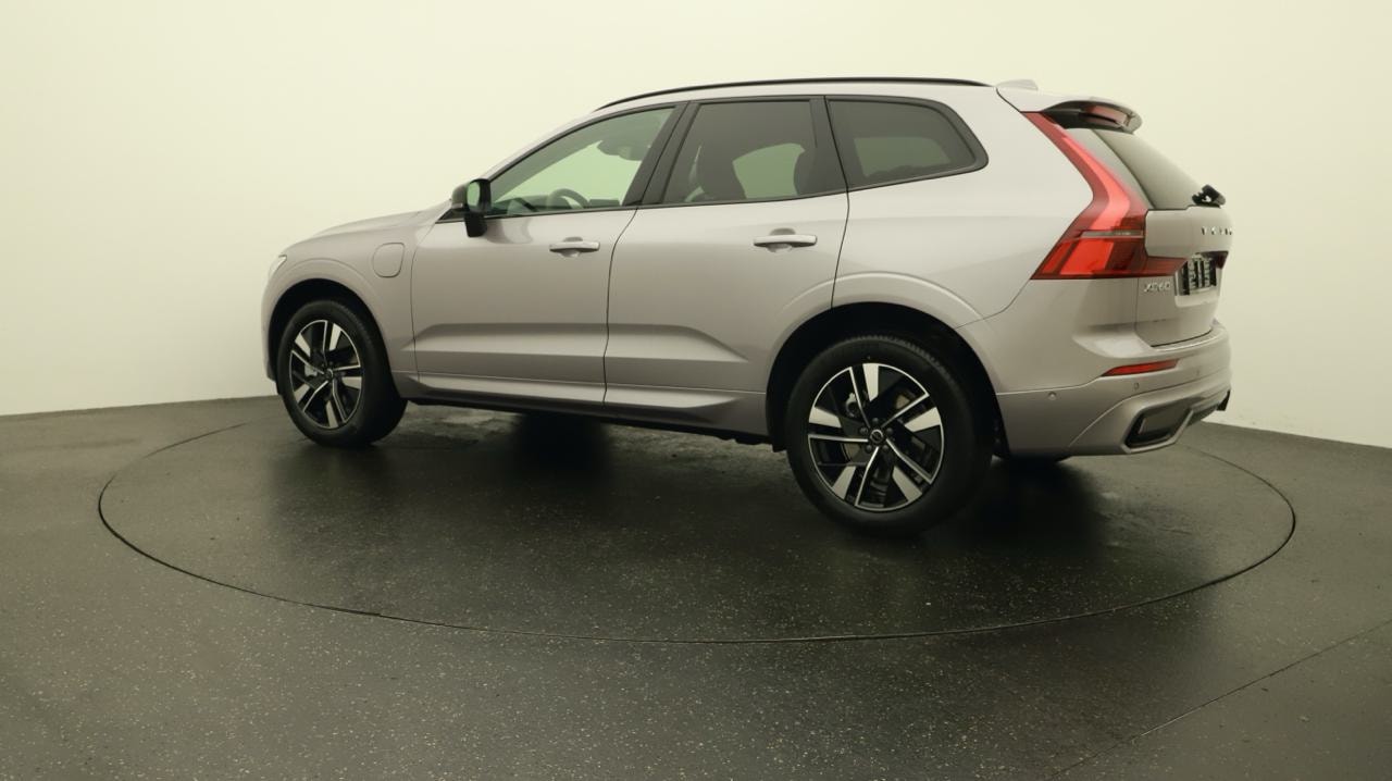 VOLVO XC60 T6 eAWD PluginHybrid Plus Dark Geartronic-image-2