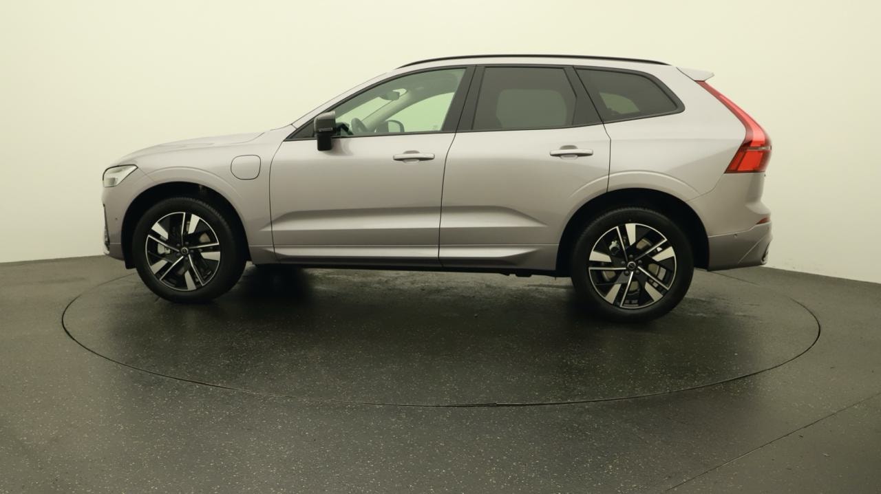 VOLVO XC60 T6 eAWD PluginHybrid Plus Dark Geartronic-image-1
