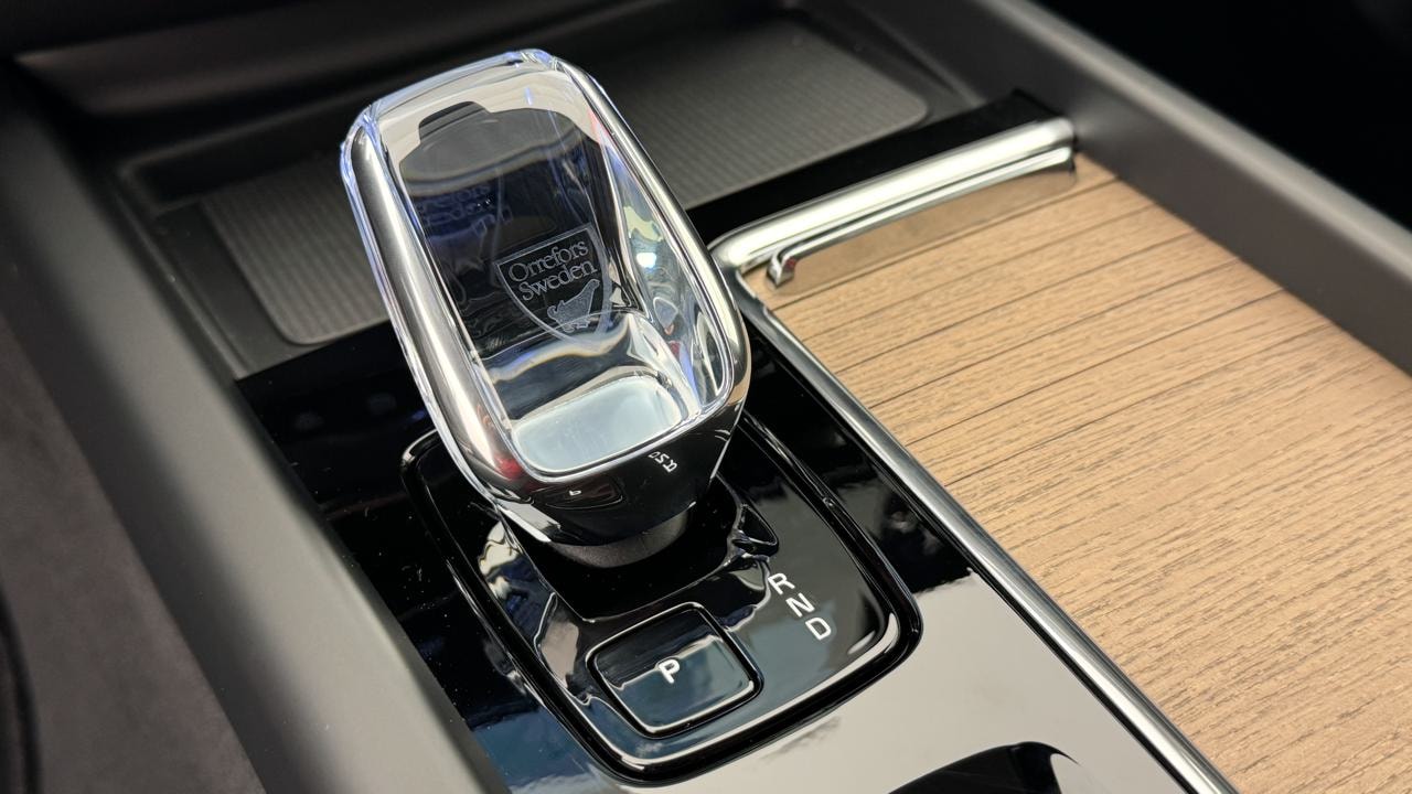 VOLVO XC60 T6 eAWD PluginHybrid Plus Dark Geartronic-image-10