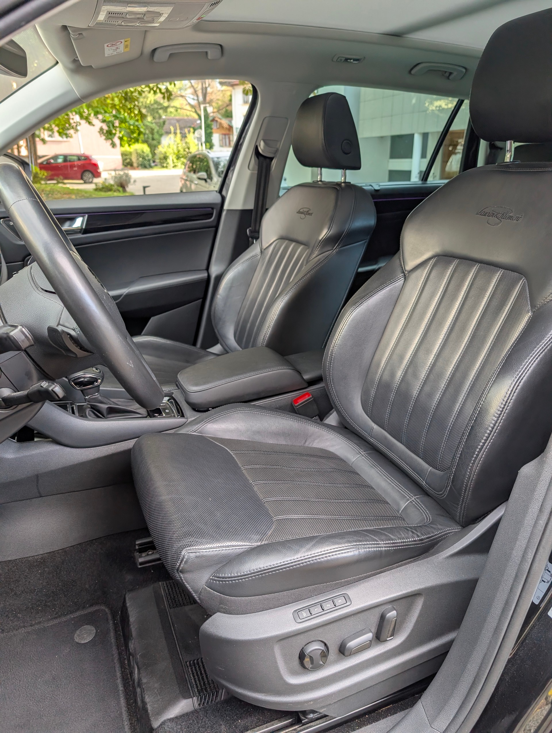 SKODA 2.0 TDI 190 L&K 4x4 DSG 7 places-image-9