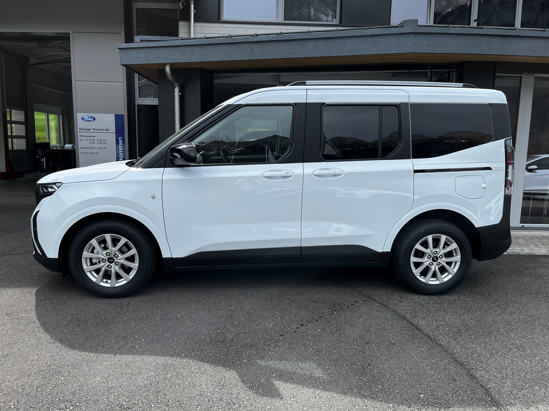 FORD Tourneo Courier 1.0 EcoBoost Titanium-image-2