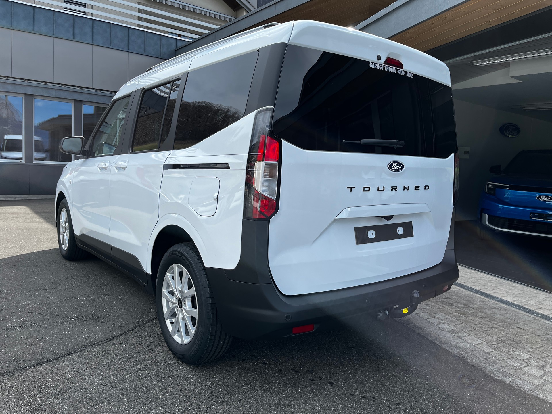 FORD Tourneo Courier 1.0 EcoBoost Titanium-image-1