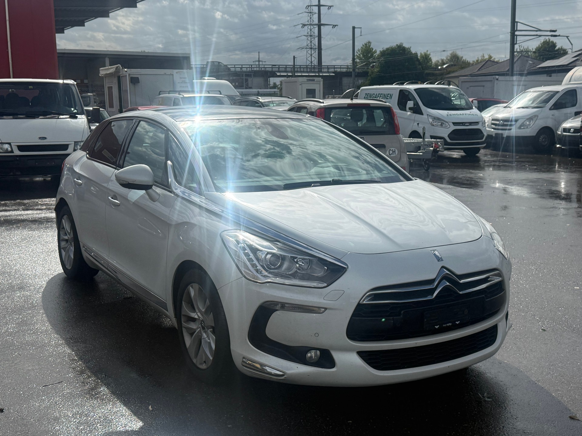 DS AUTOMOBILES DS5 2.0 HDi SO Chic Automatic-image-0