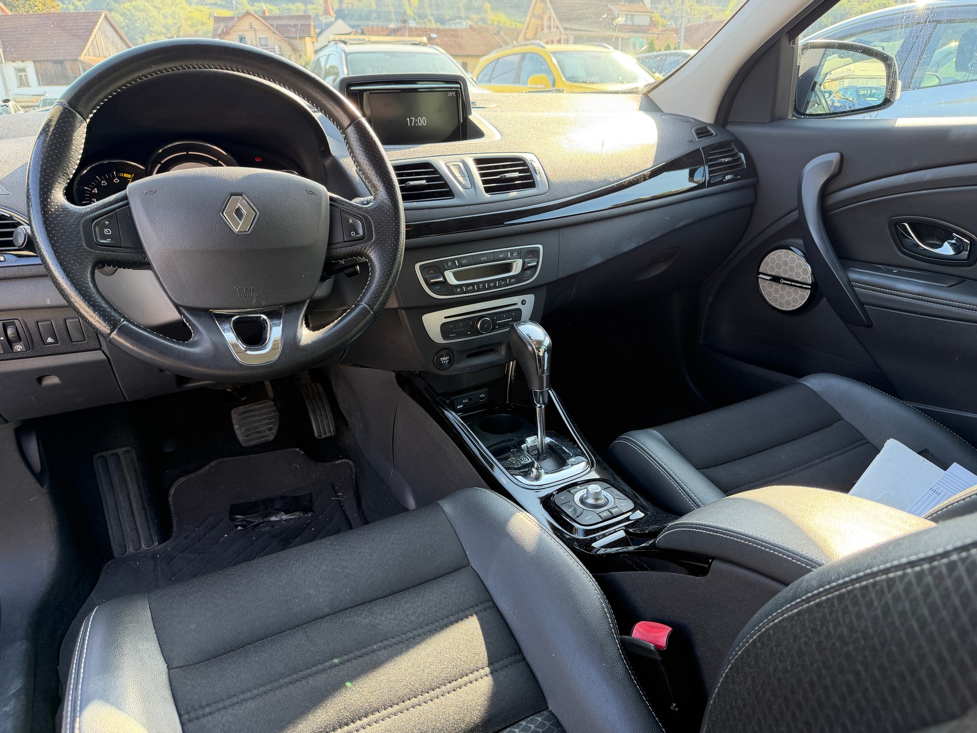 RENAULT Mégane 1.2 16V Turbo Bose EDC-image-10