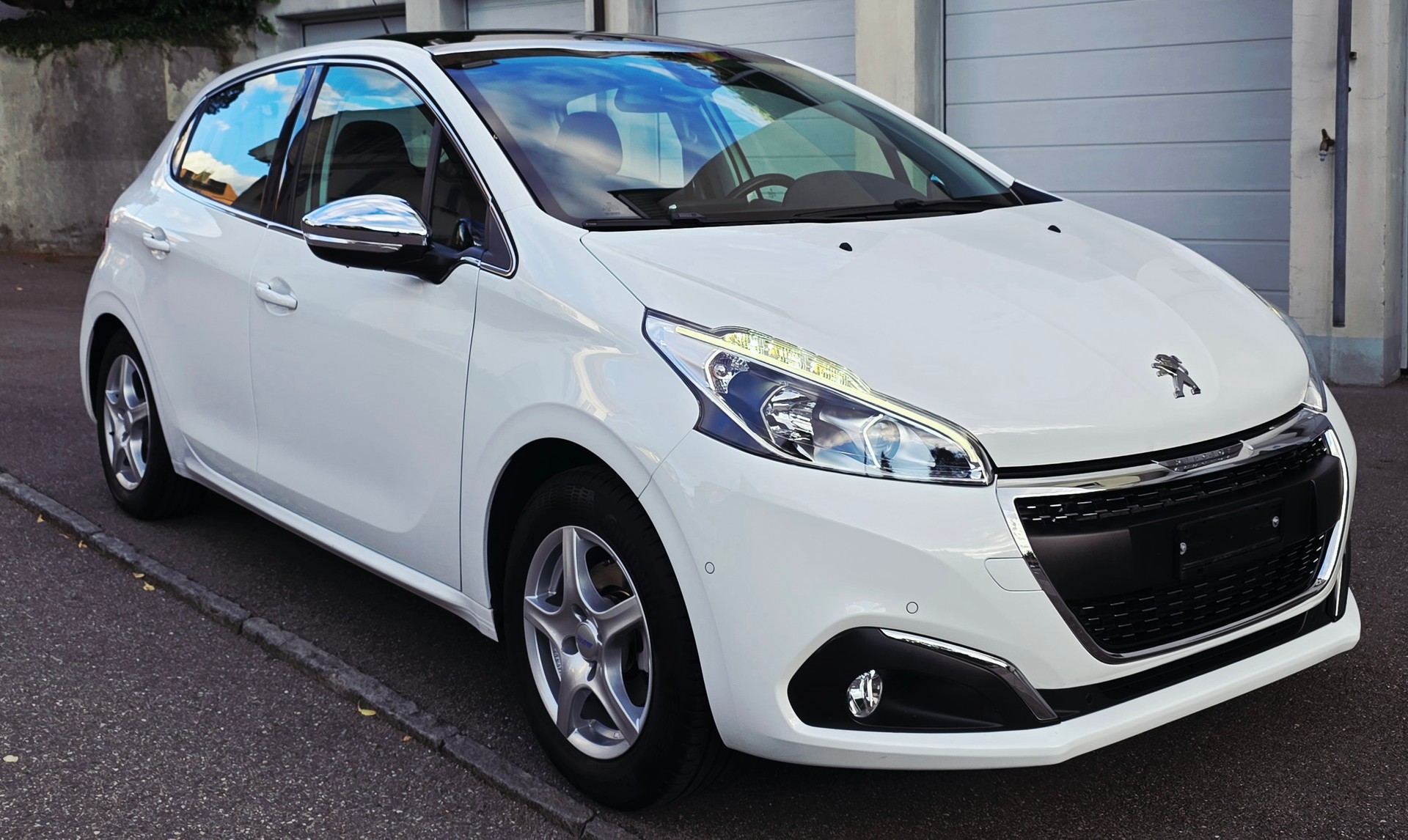 PEUGEOT 208 1.2 PureTech Style-image-2
