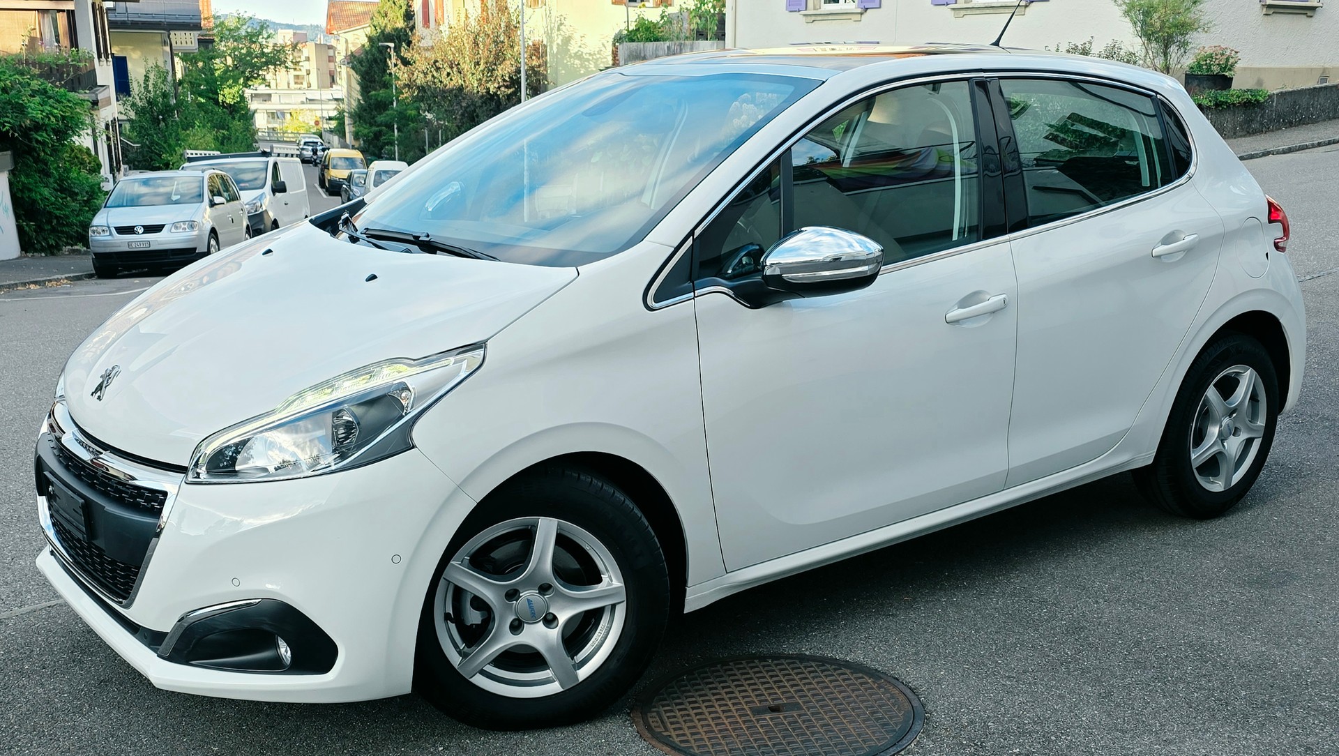 PEUGEOT 208 1.2 PureTech Style-image-5