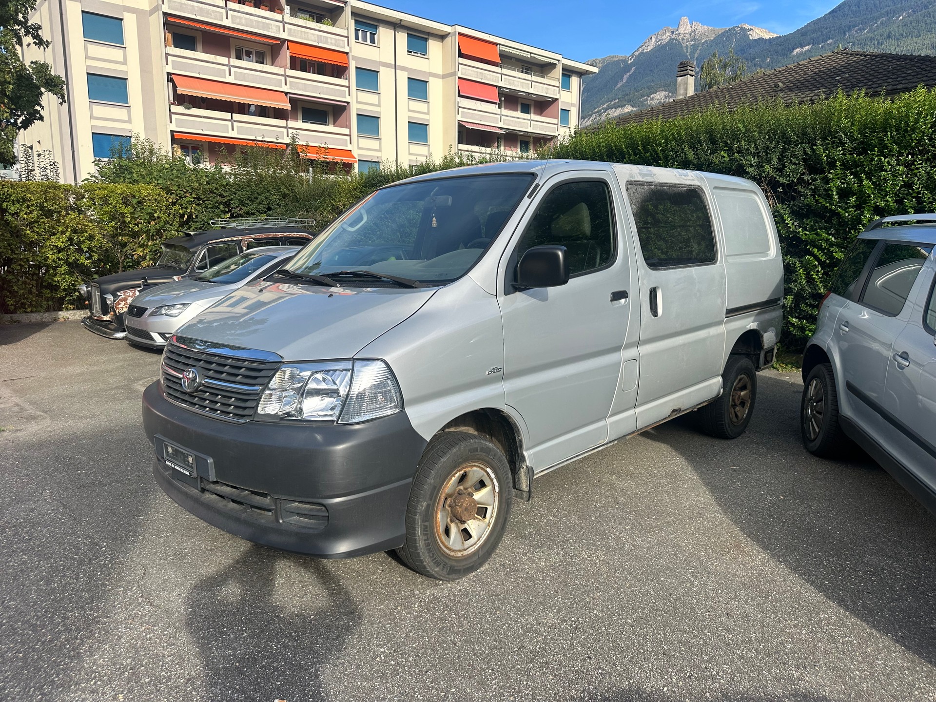 TOYOTA Hiace D-4D Kombi 4WD SWB-image-2