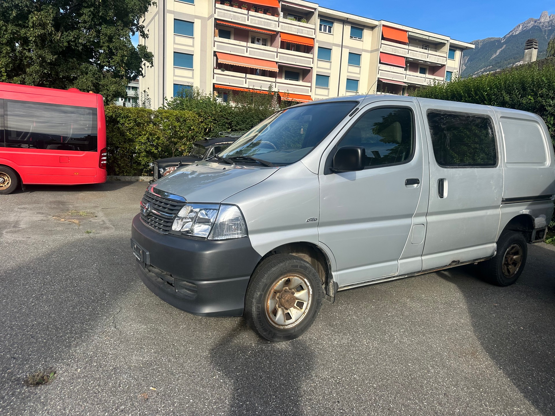 TOYOTA Hiace D-4D Kombi 4WD SWB-image-11