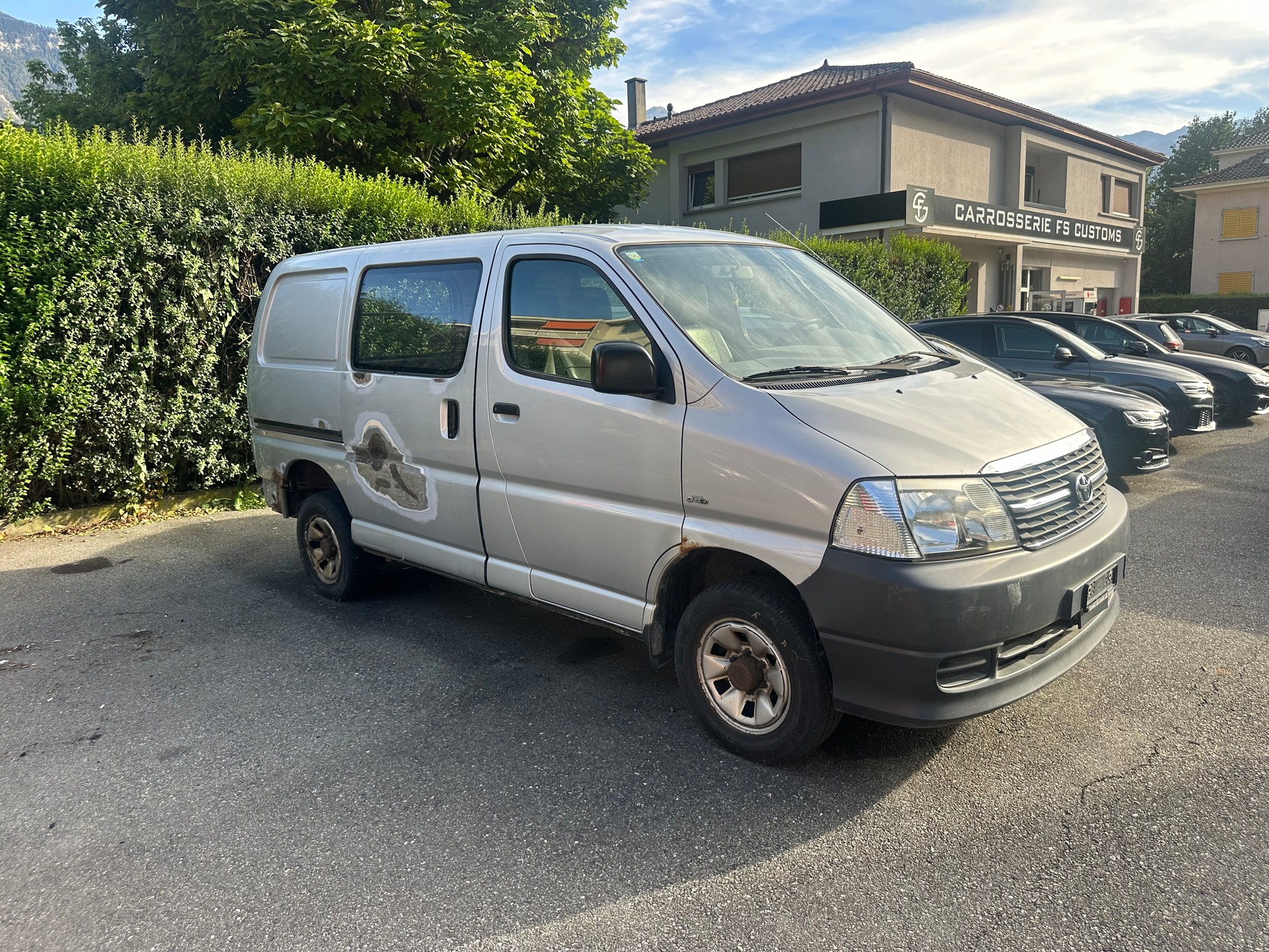TOYOTA Hiace D-4D Kombi 4WD SWB-image-10