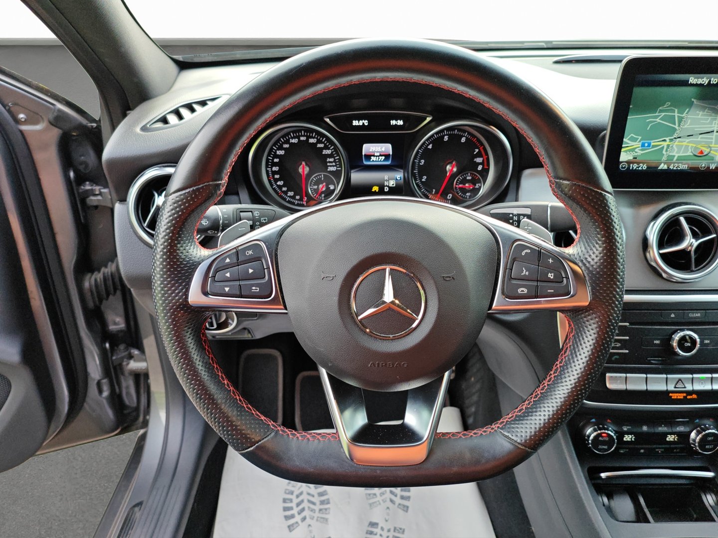 MERCEDES-BENZ GLA 200 AMG Line 7G-DCT – 74'200 km, Parktronic, 2 jeux de roues [Expertisé + Garantie 12 mois]-image-10