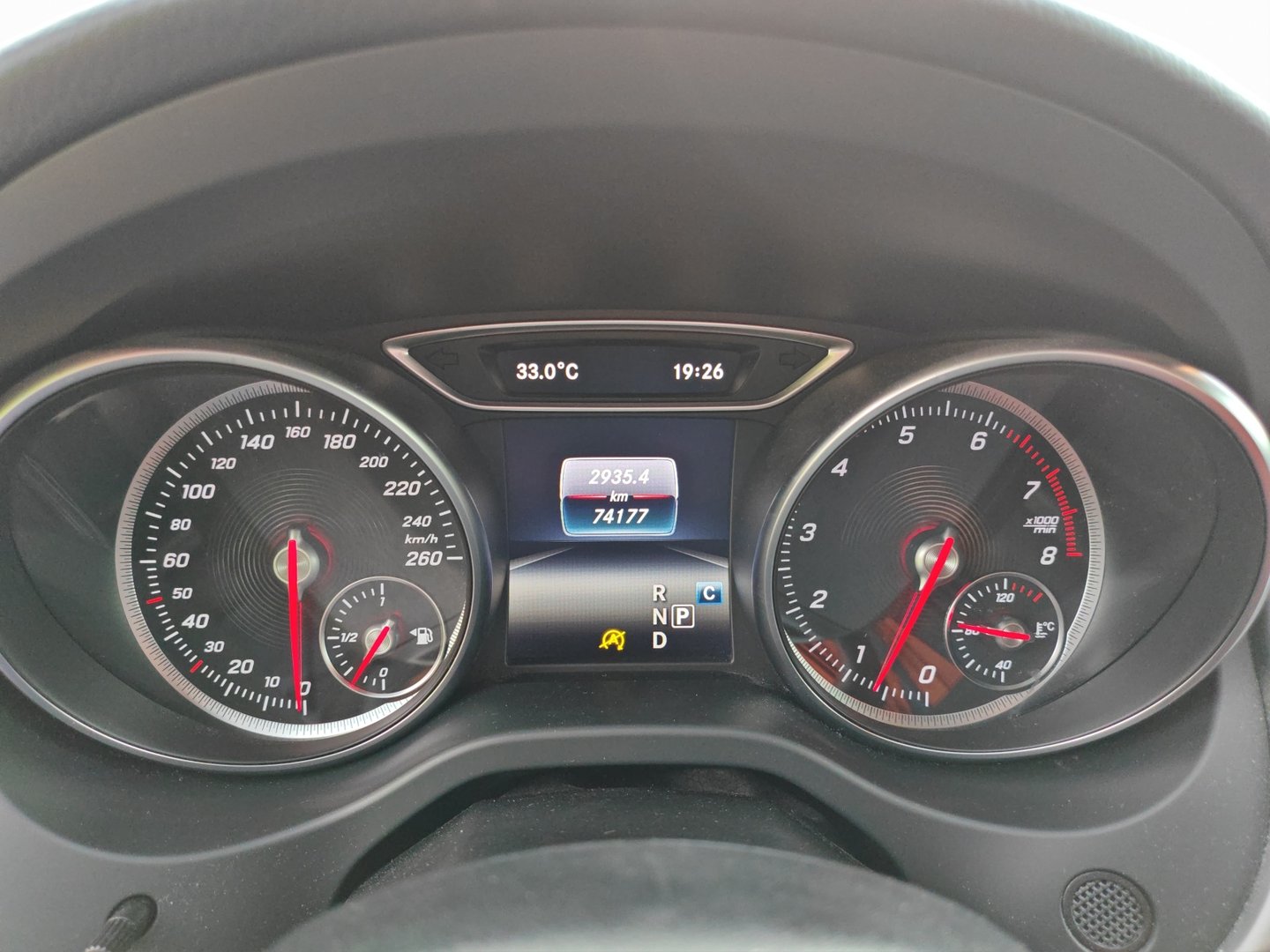 MERCEDES-BENZ GLA 200 AMG Line 7G-DCT – 74'200 km, Parktronic, 2 jeux de roues [Expertisé + Garantie 12 mois]-image-12