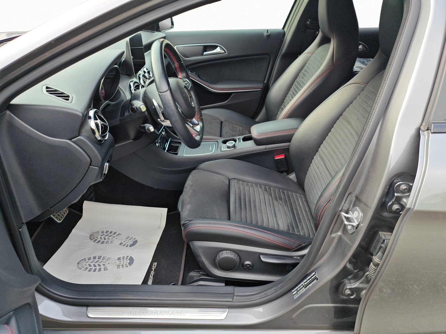 MERCEDES-BENZ GLA 200 AMG Line 7G-DCT – 74'200 km, Parktronic, 2 jeux de roues [Expertisé + Garantie 12 mois]-image-9