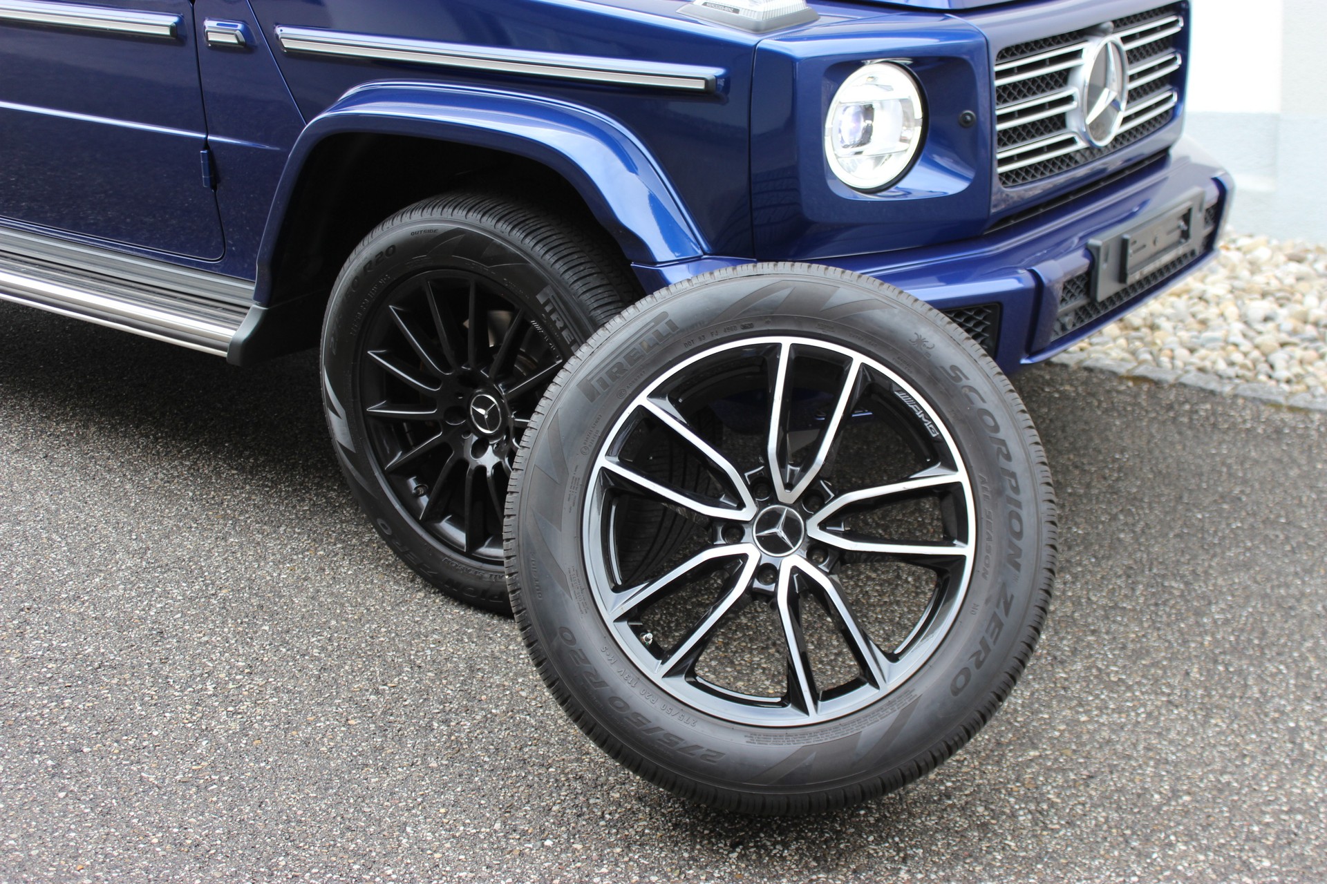MERCEDES-BENZ G 400 d Stronger Than Time Edition *BRILLANTBLAU*-showroom-element-1
