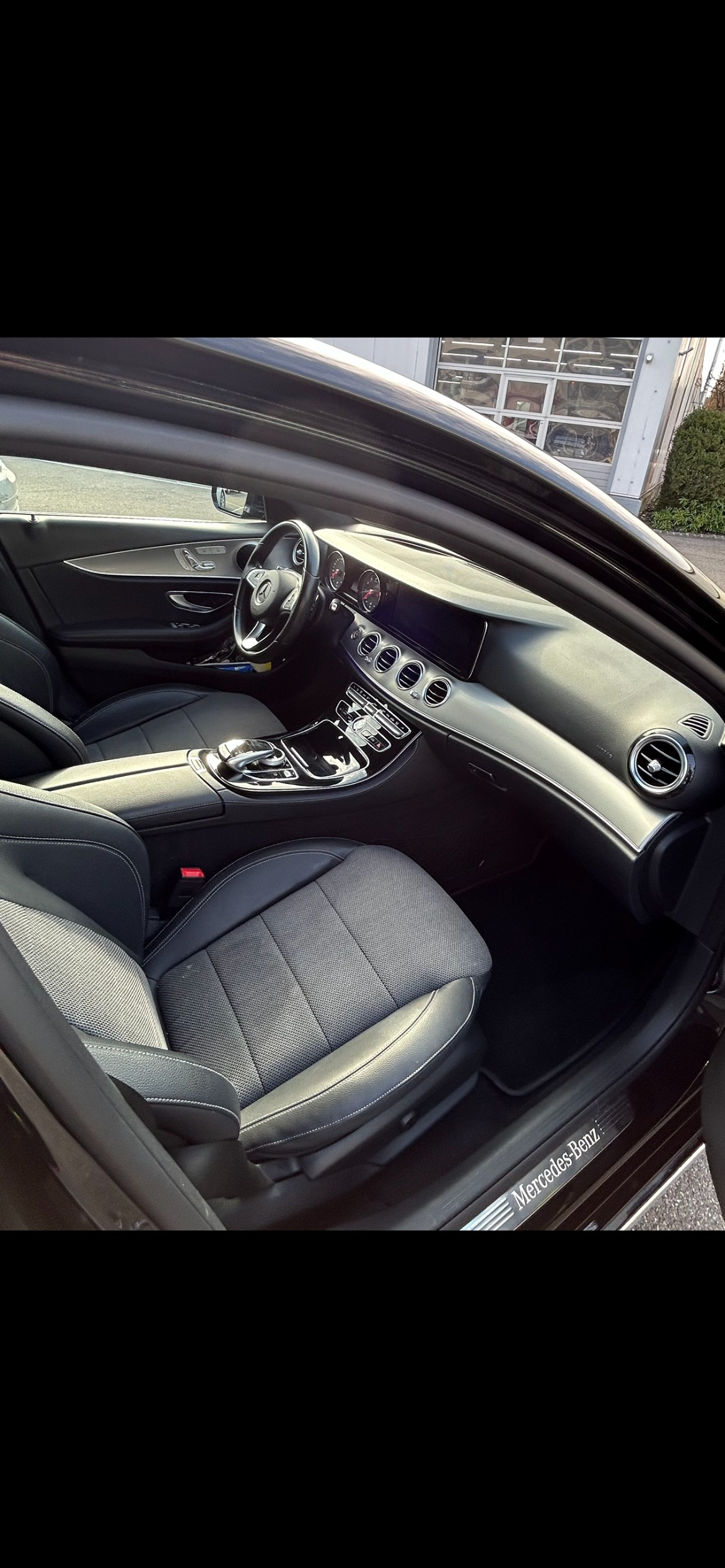 MERCEDES-BENZ E 200 Avantgarde 4matic-image-4