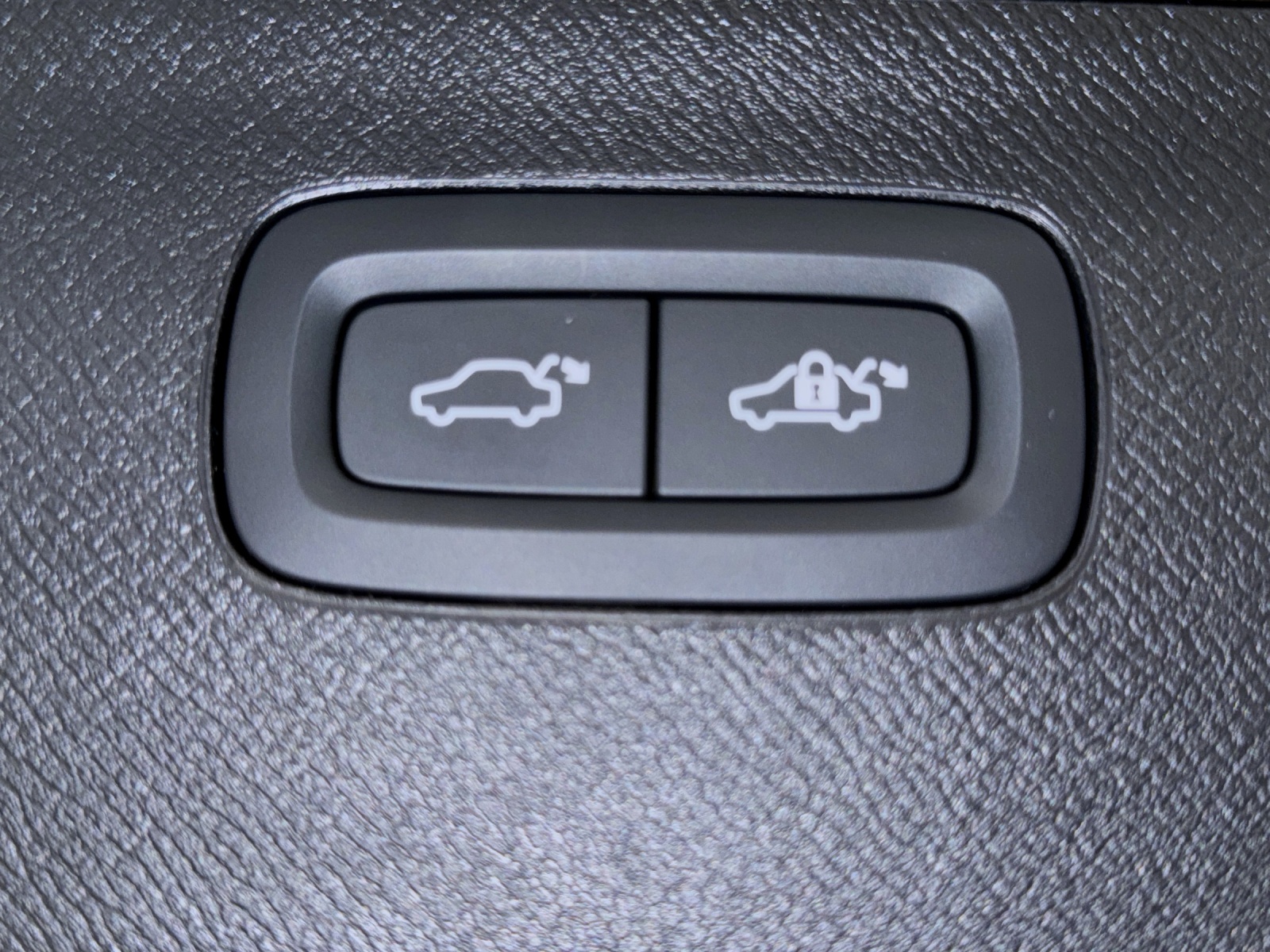 VOLVO XC90 2.0 T8 TE Plus Dark eAWD-image-12
