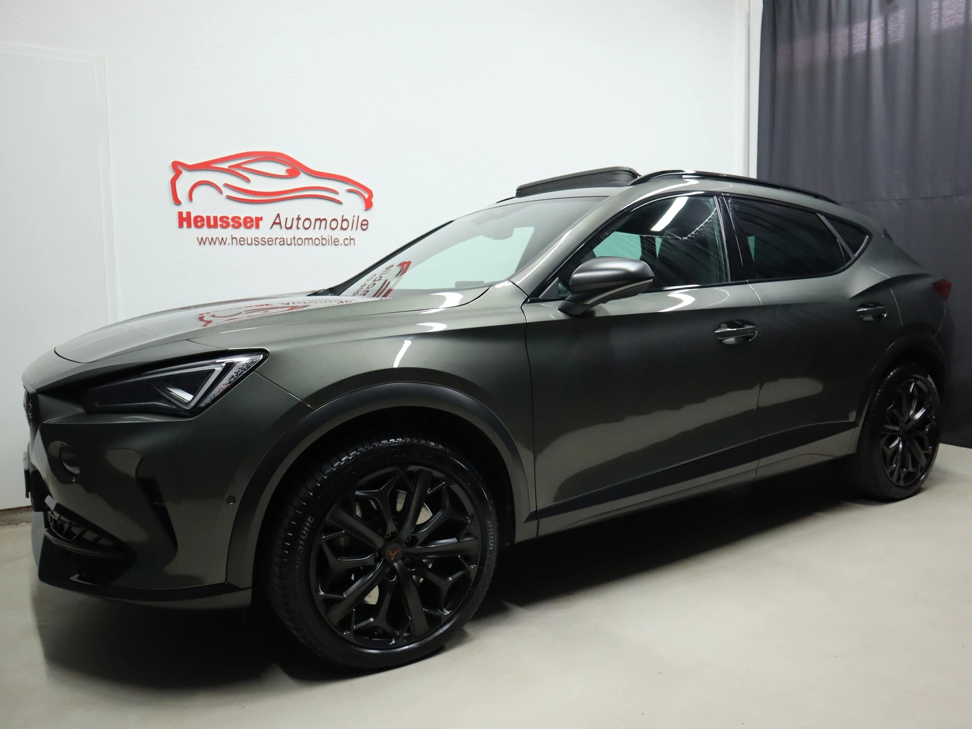 CUPRA Formentor VZ 2.0TSI 4Drive DSG - TRIBE EDITION - Panorama - Navi - Beats - Sportsitze - Sitzmemory - 360° Kamera - AHK - 310 PS-showroom-element-1