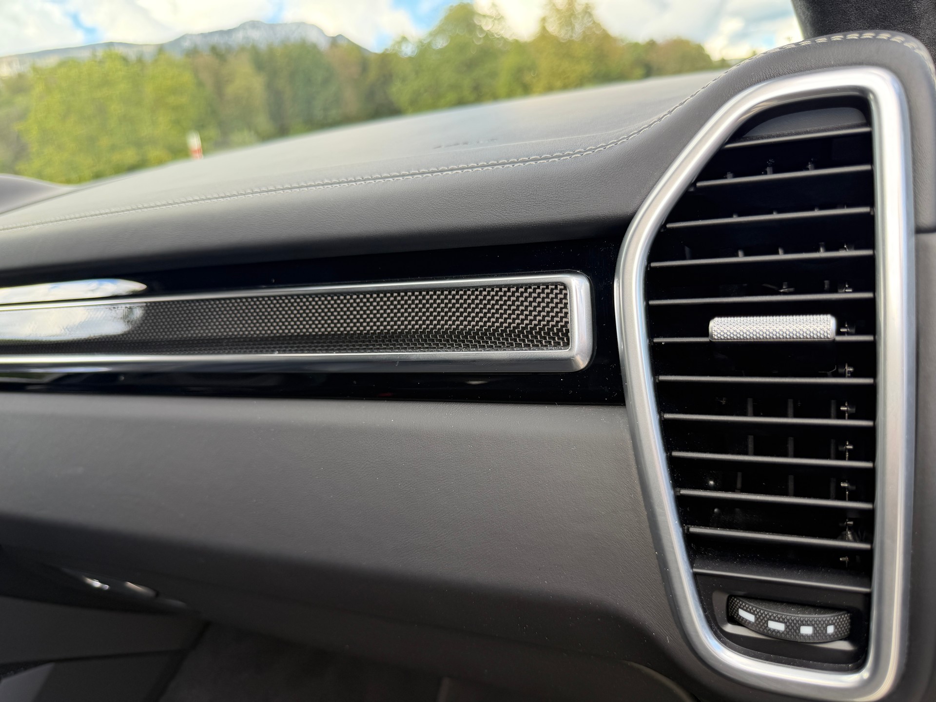 PORSCHE 4.0 V8 GTS-image-12