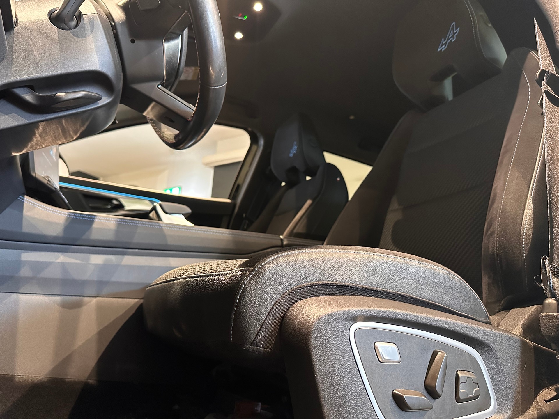 RENAULT Austral 1.2 HEV 200 Esprit Alpine-image-9