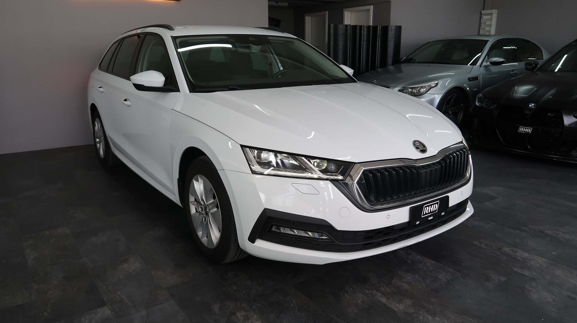SKODA Octavia Combi 2.0 TDI DSG 4x4 / GARANTIE / 150CV / MATRIX LED / ATTELAGE-image-5