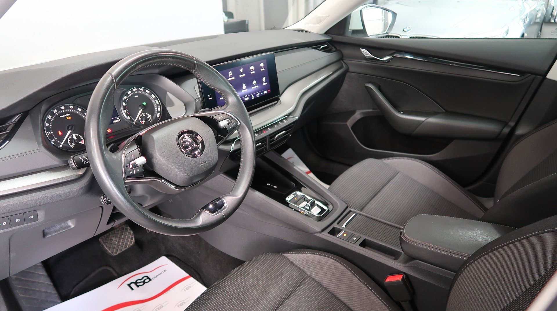 SKODA Octavia Combi 2.0 TDI DSG 4x4 / GARANTIE / 150CV / MATRIX LED / ATTELAGE-image-19