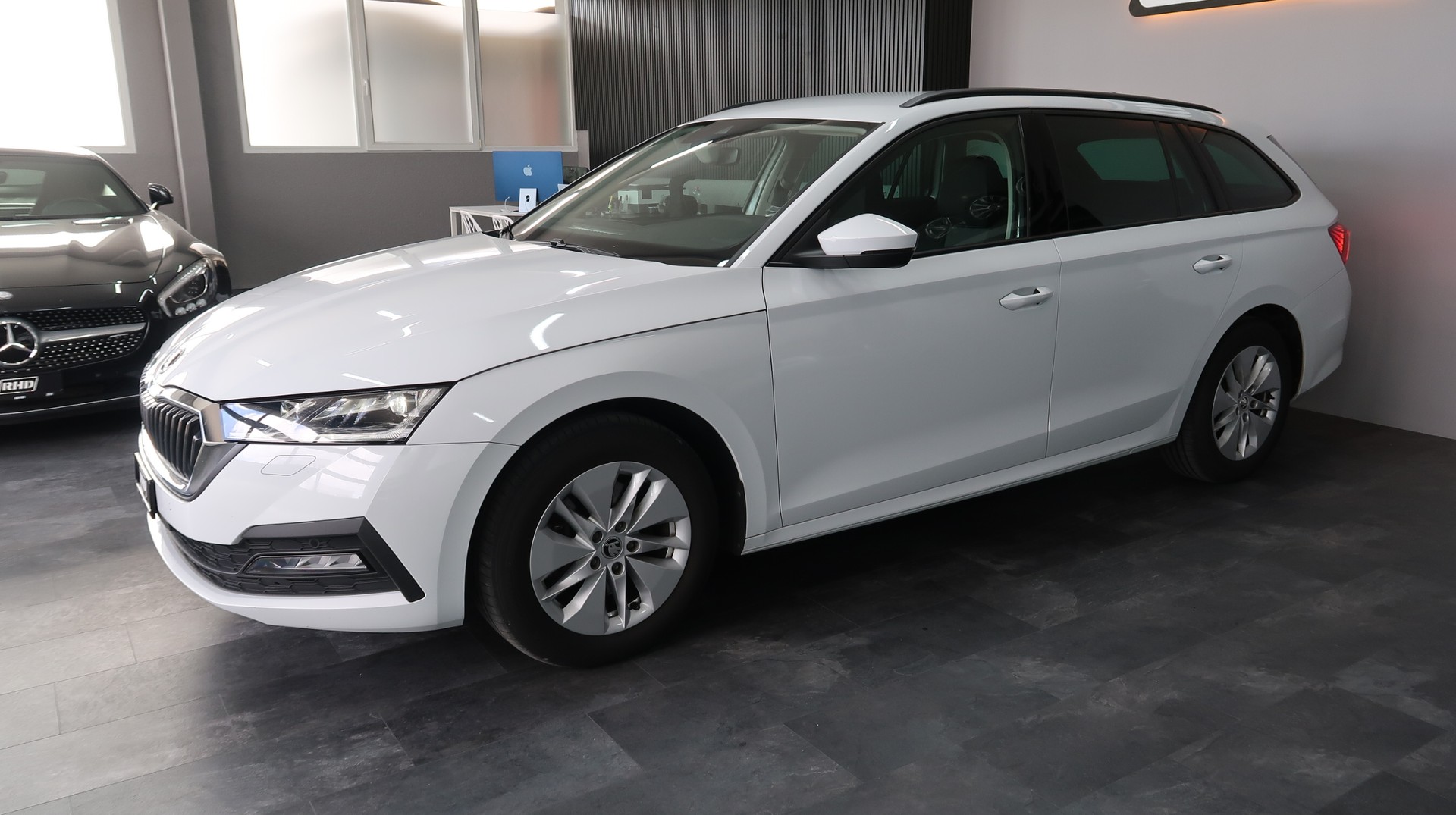 SKODA Octavia Combi 2.0 TDI DSG 4x4 / GARANTIE / 150CV / MATRIX LED / ATTELAGE-image-1