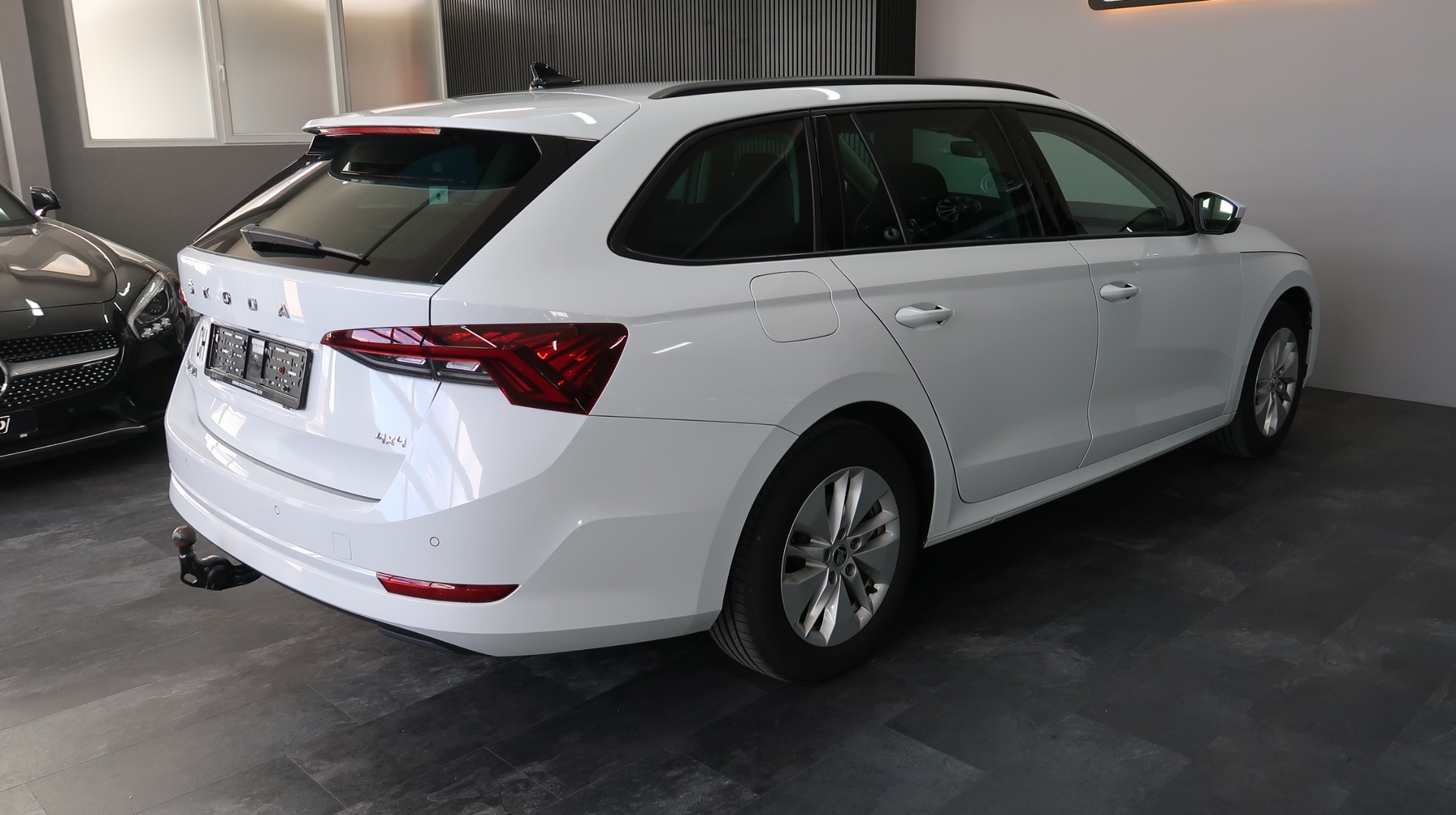 SKODA Octavia Combi 2.0 TDI DSG 4x4 / GARANTIE / 150CV / MATRIX LED / ATTELAGE-image-8