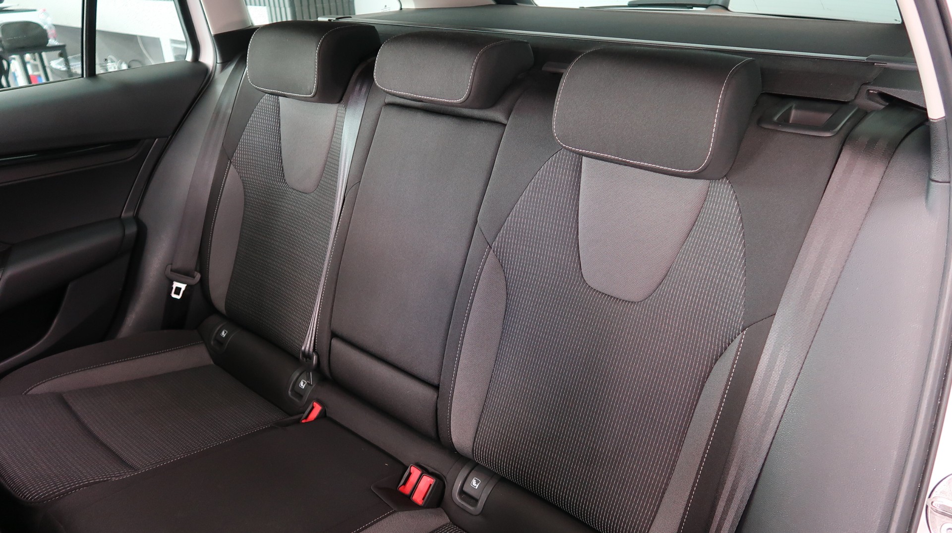 SKODA Octavia Combi 2.0 TDI DSG 4x4 / GARANTIE / 150CV / MATRIX LED / ATTELAGE-image-21