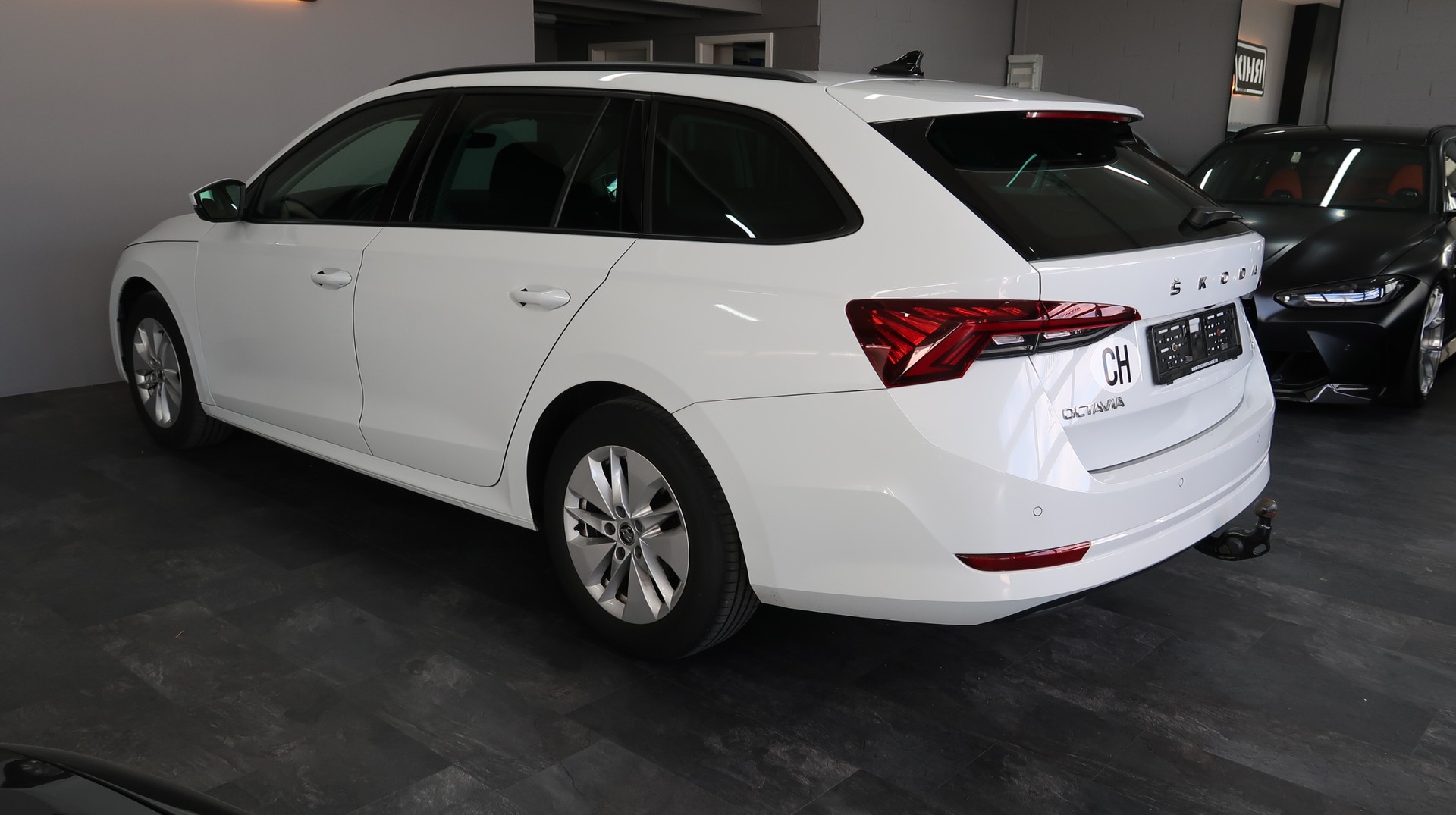 SKODA Octavia Combi 2.0 TDI DSG 4x4 / GARANTIE / 150CV / MATRIX LED / ATTELAGE-image-12