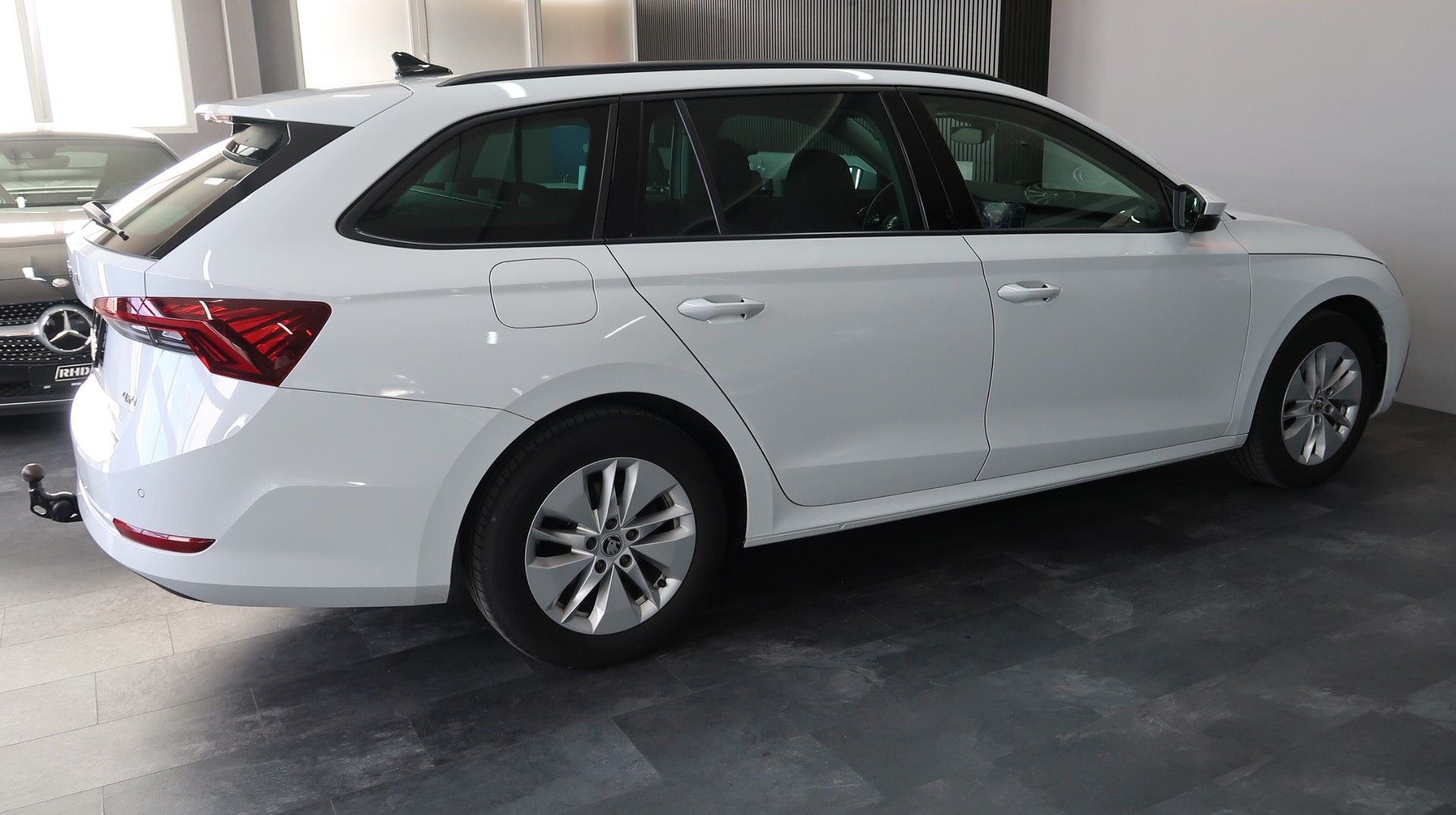 SKODA Octavia Combi 2.0 TDI DSG 4x4 / GARANTIE / 150CV / MATRIX LED / ATTELAGE-image-7