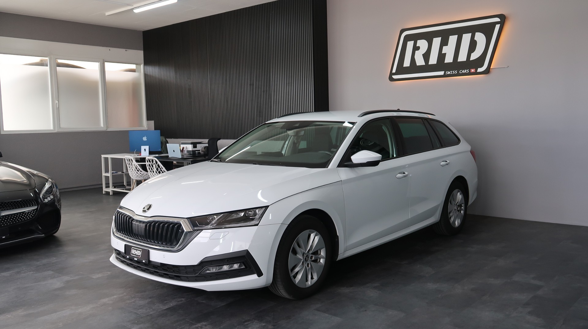 SKODA Octavia Combi 2.0 TDI DSG 4x4 / GARANTIE / 150CV / MATRIX LED / ATTELAGE-image-0
