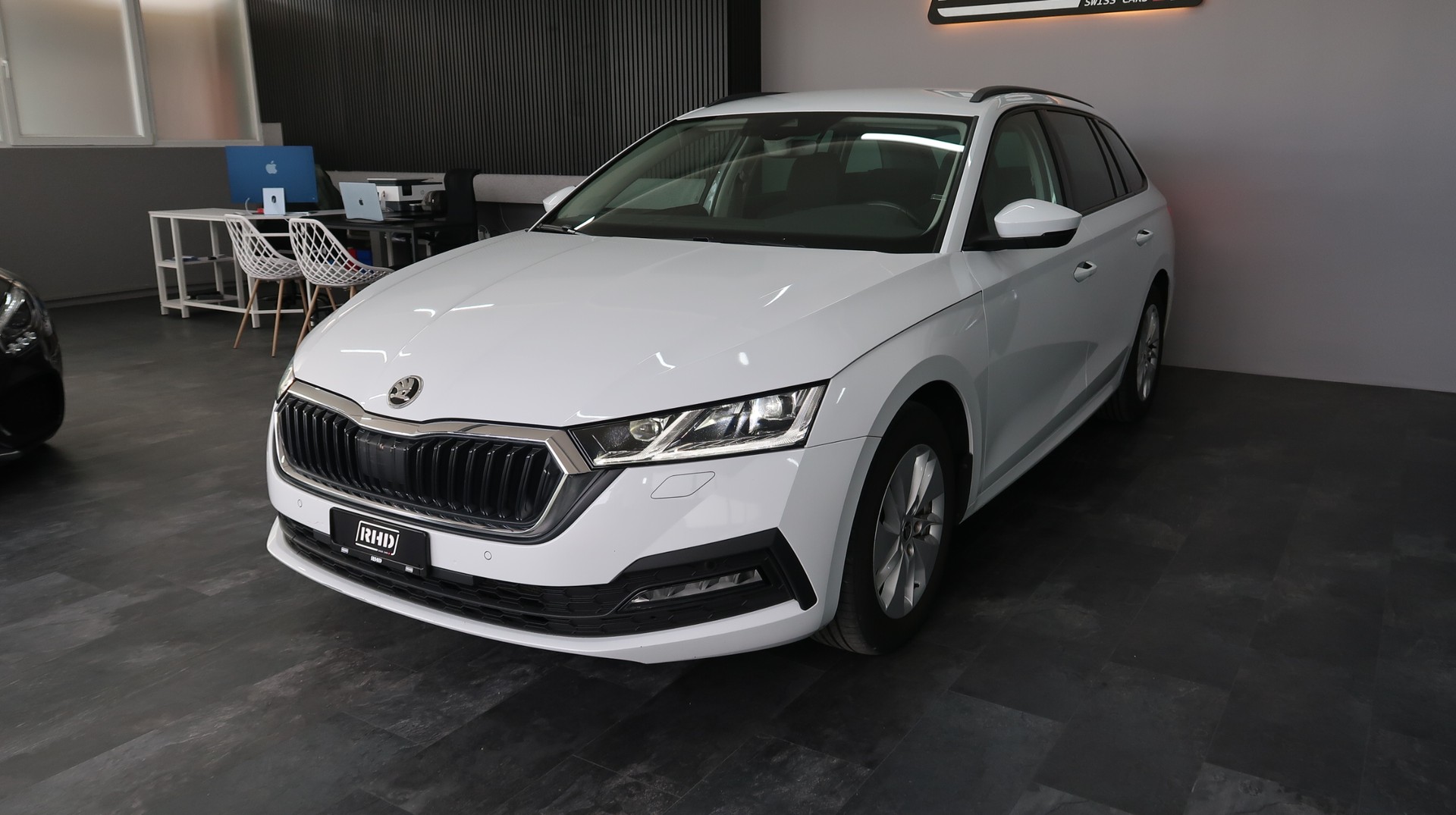 SKODA Octavia Combi 2.0 TDI DSG 4x4 / GARANTIE / 150CV / MATRIX LED / ATTELAGE-image-3