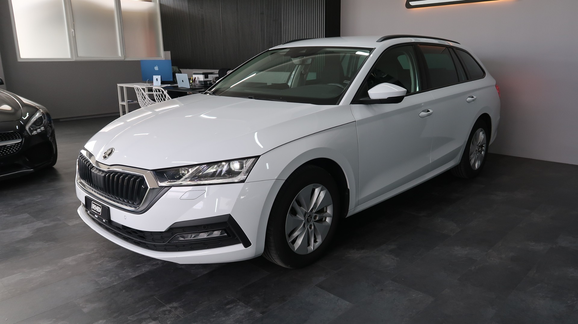 SKODA Octavia Combi 2.0 TDI DSG 4x4 / GARANTIE / 150CV / MATRIX LED / ATTELAGE-image-2