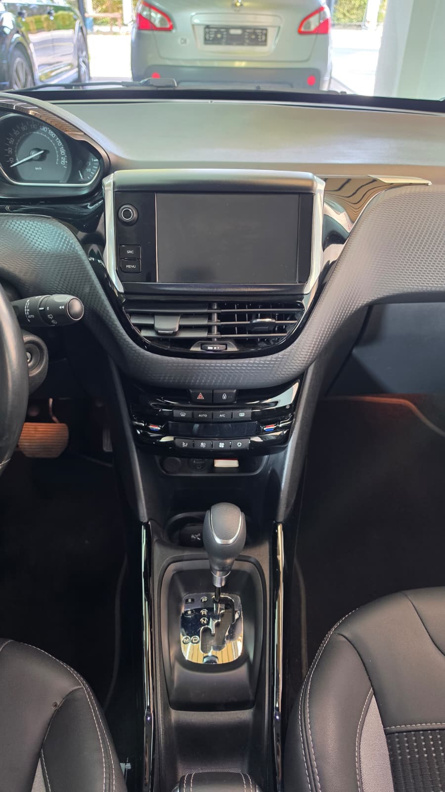 PEUGEOT 2008 1.2 PureTech, Top Fahrzeug, Panoramadach, 8-Fach Bereift, Frisch ab Service-image-7
