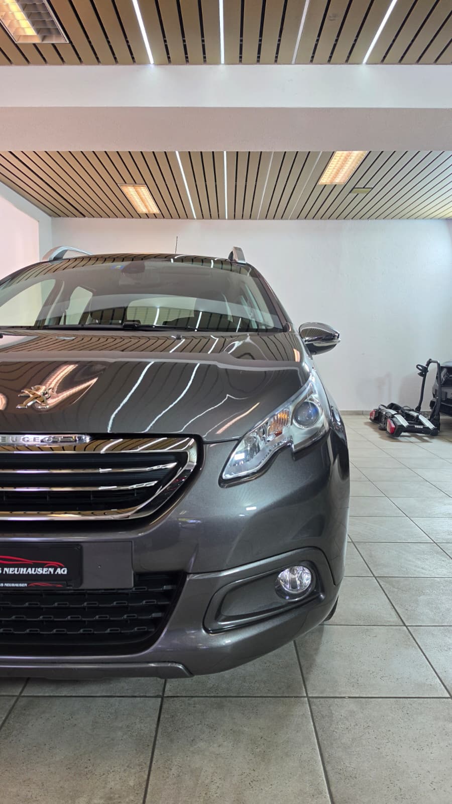 PEUGEOT 2008 1.2 PureTech, Top Fahrzeug, Panoramadach, 8-Fach Bereift, Frisch ab Service-image-3