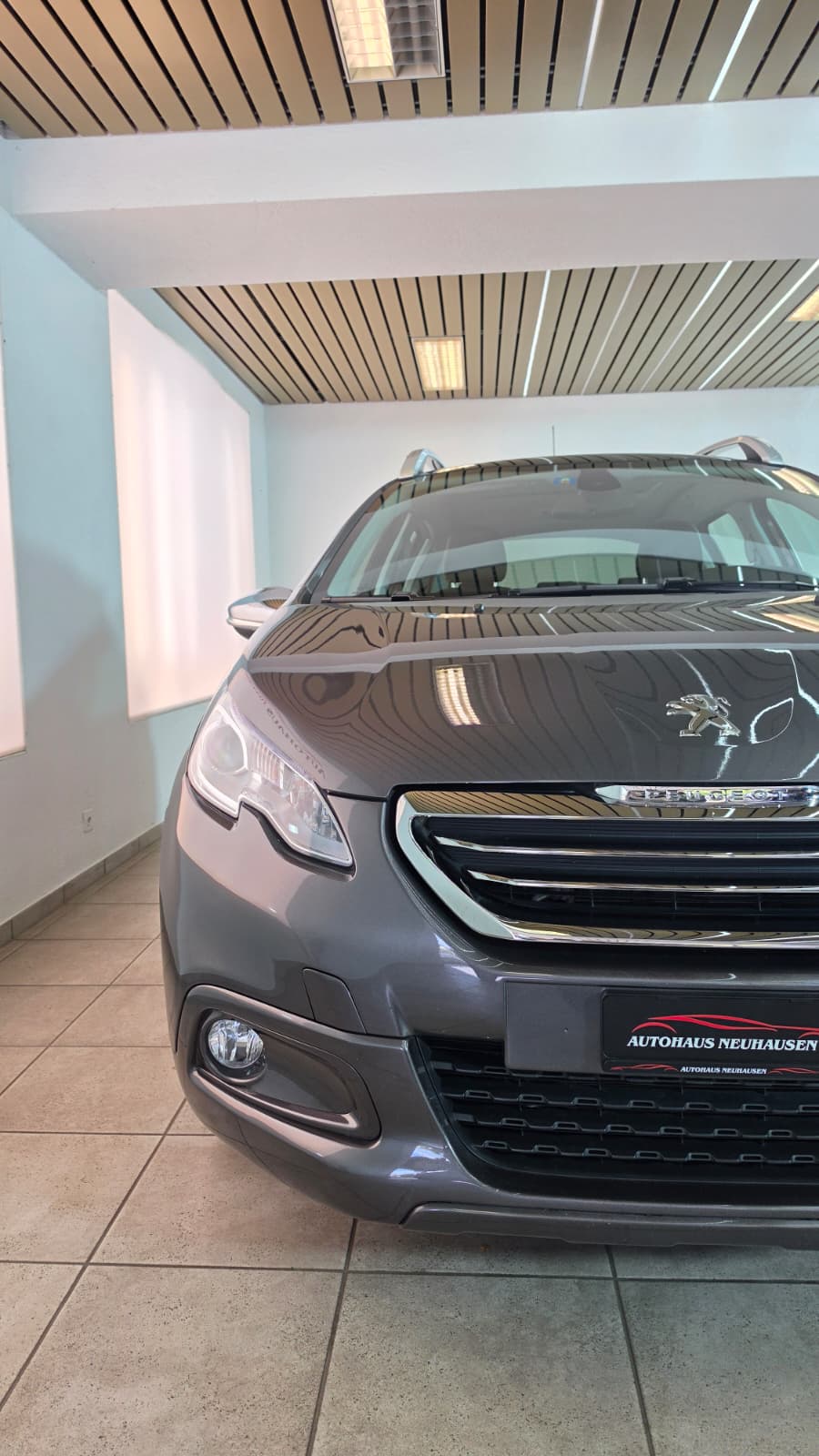 PEUGEOT 2008 1.2 PureTech, Top Fahrzeug, Panoramadach, 8-Fach Bereift, Frisch ab Service-image-4