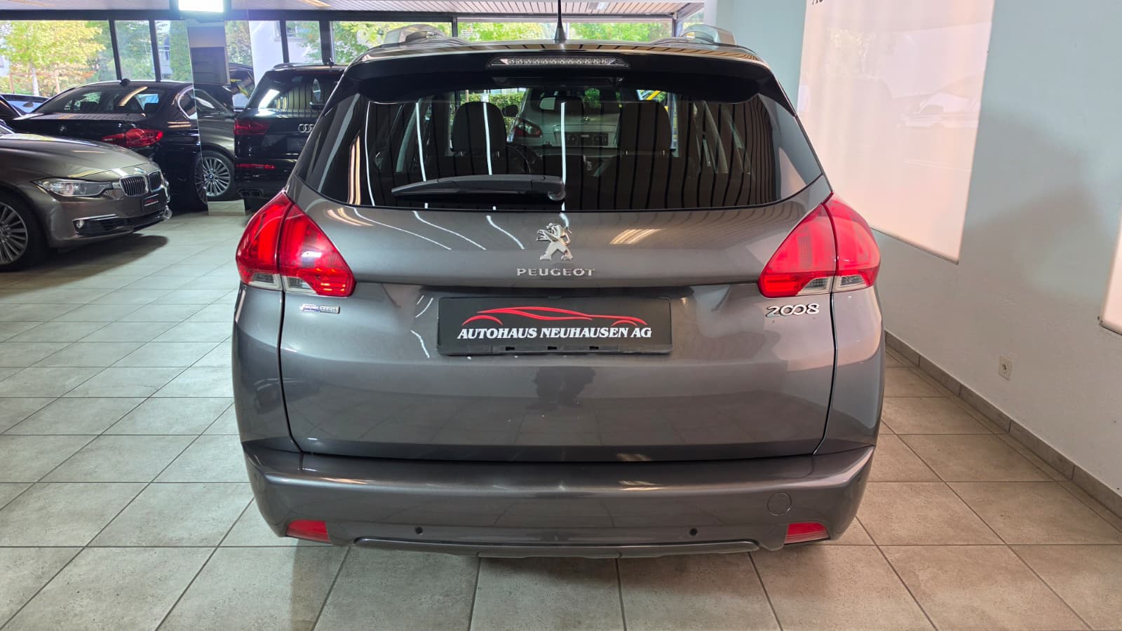 PEUGEOT 2008 1.2 PureTech, Top Fahrzeug, Panoramadach, 8-Fach Bereift, Frisch ab Service-image-13