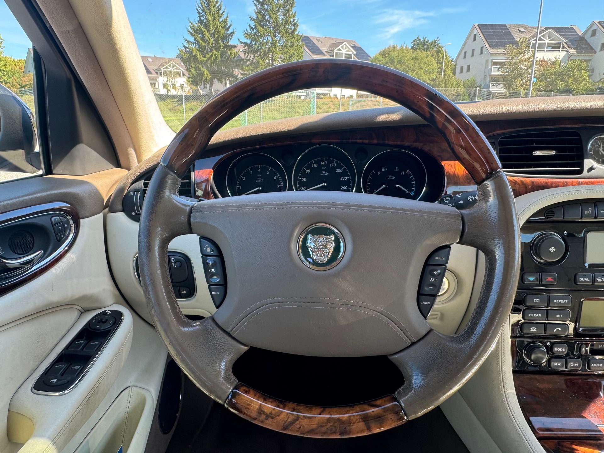 JAGUAR XJ8 3.5 V8 Executive-image-12