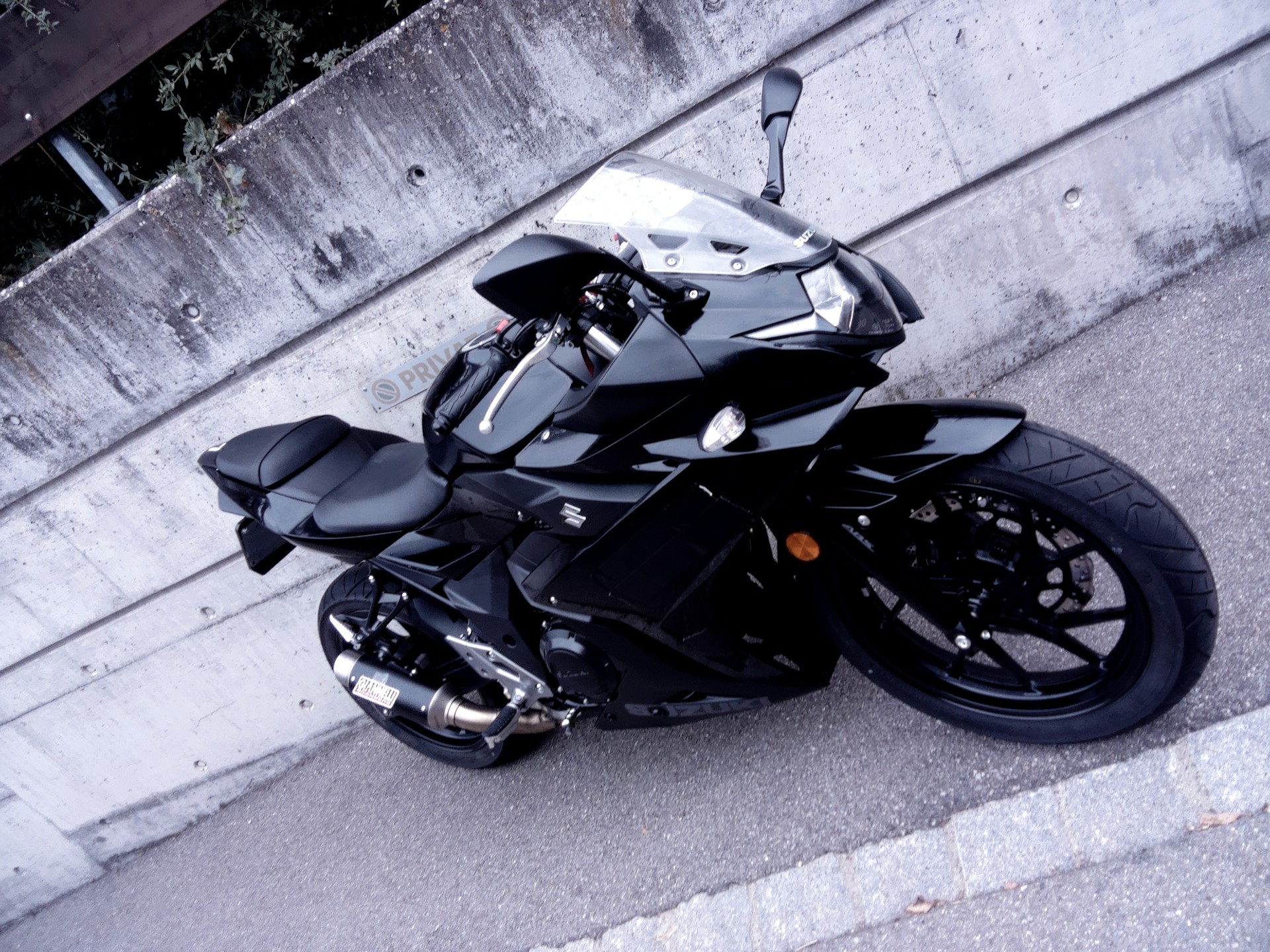 SUZUKI GSX-R 250 L7-image-2