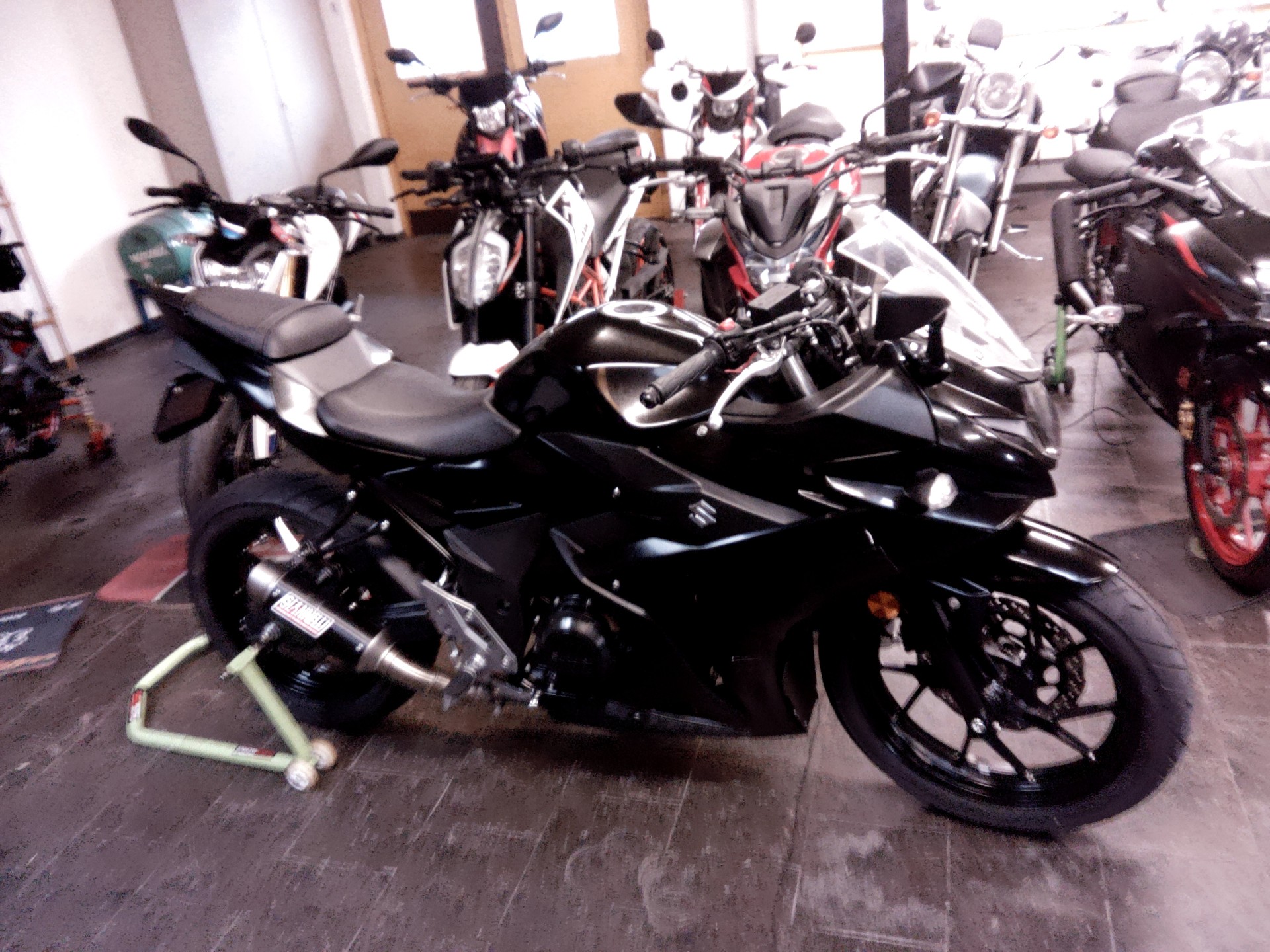 SUZUKI GSX-R 250 L7-image-6