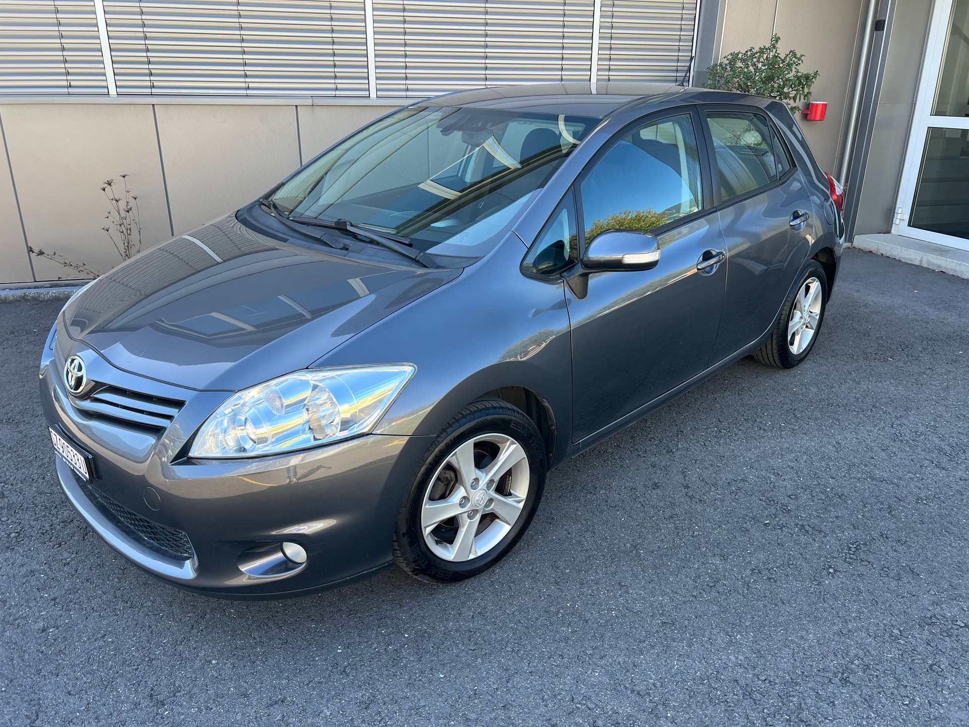 TOYOTA Auris 1.6 Linea Sol *** Klima * 8 fachbereift * mit frisch ab MFK beim Verkauf **-image-6