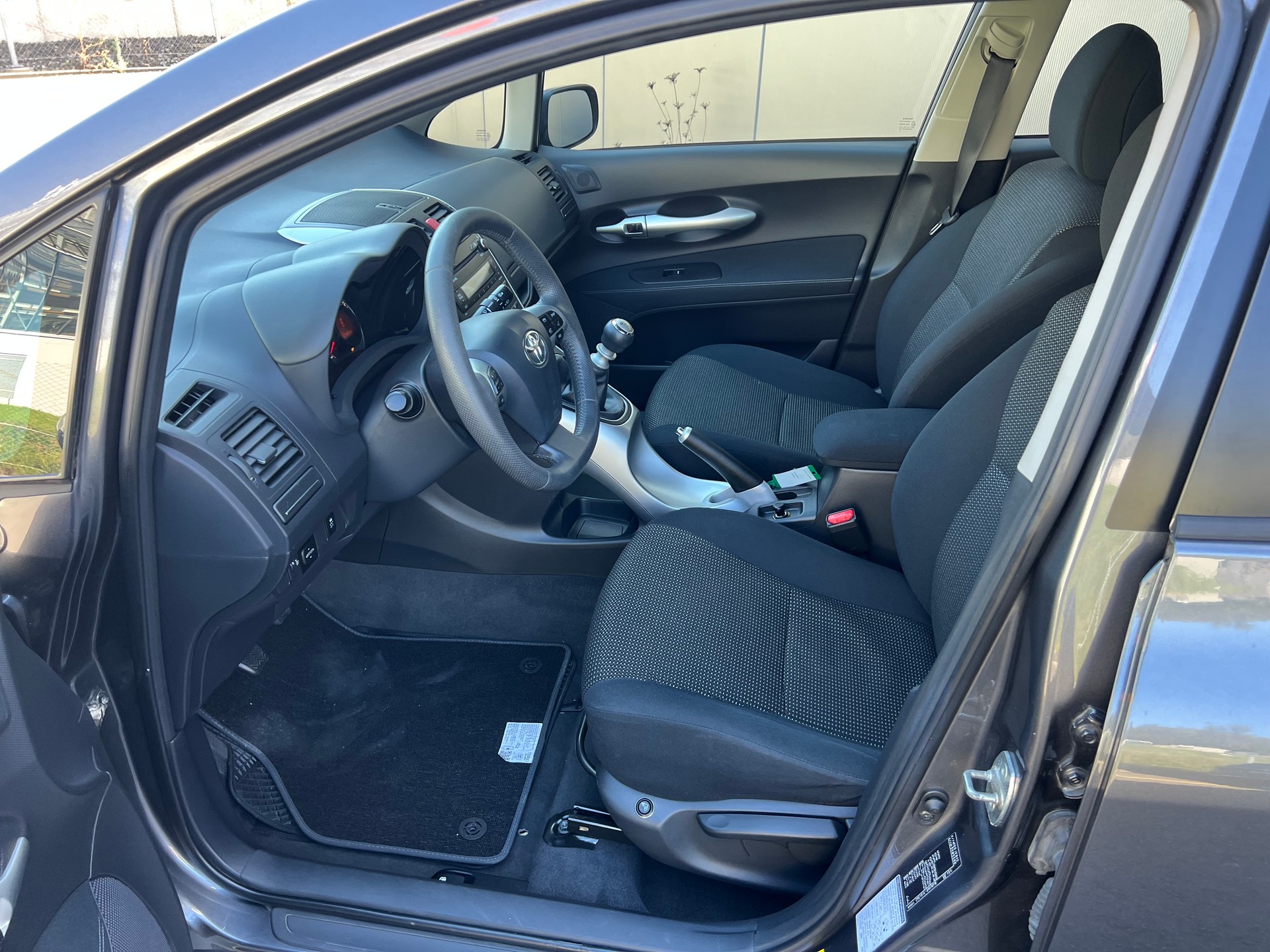 TOYOTA Auris 1.6 Linea Sol *** Klima * 8 fachbereift * mit frisch ab MFK beim Verkauf **-image-13