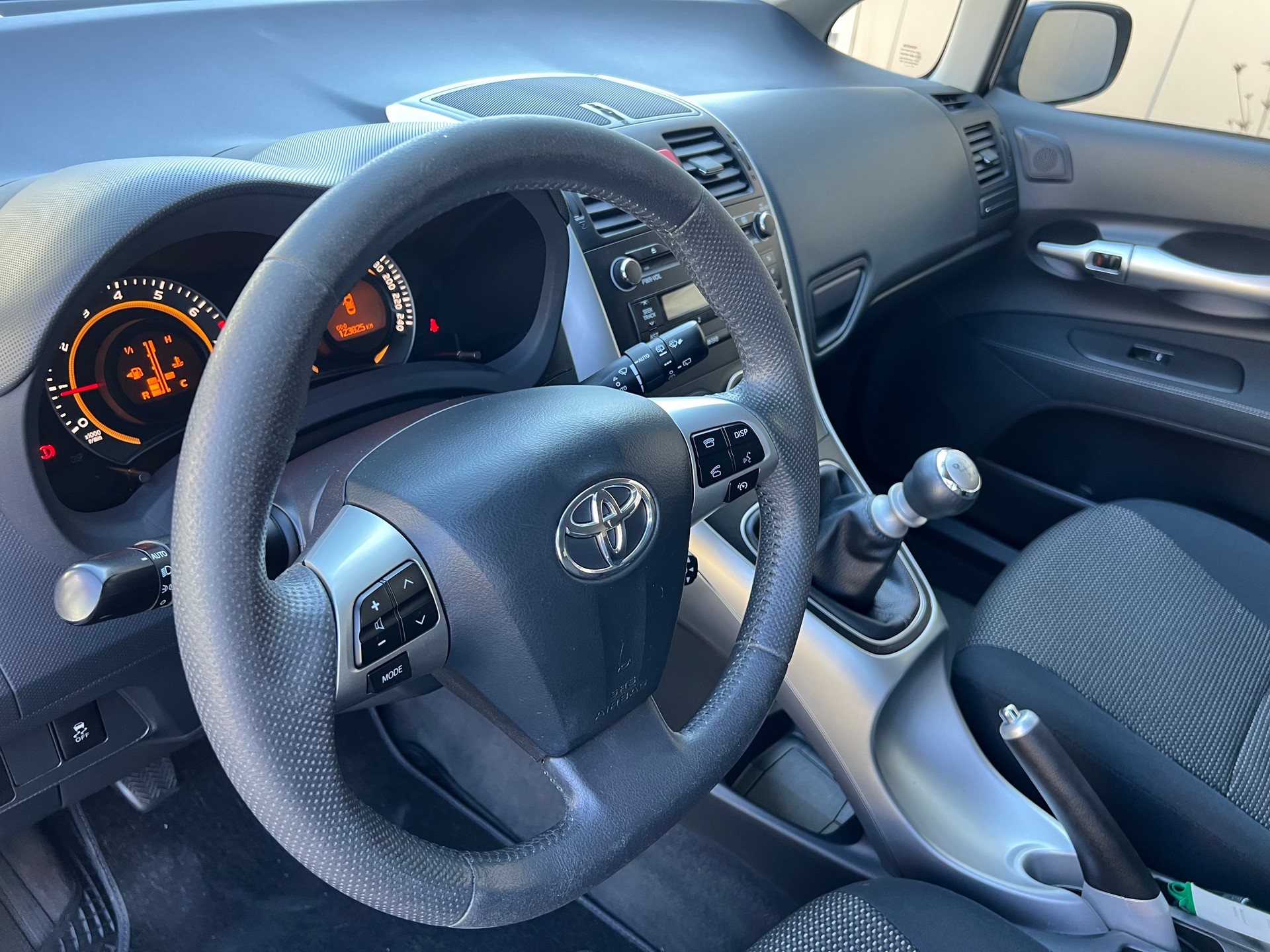 TOYOTA Auris 1.6 Linea Sol *** Klima * 8 fachbereift * mit frisch ab MFK beim Verkauf **-image-14