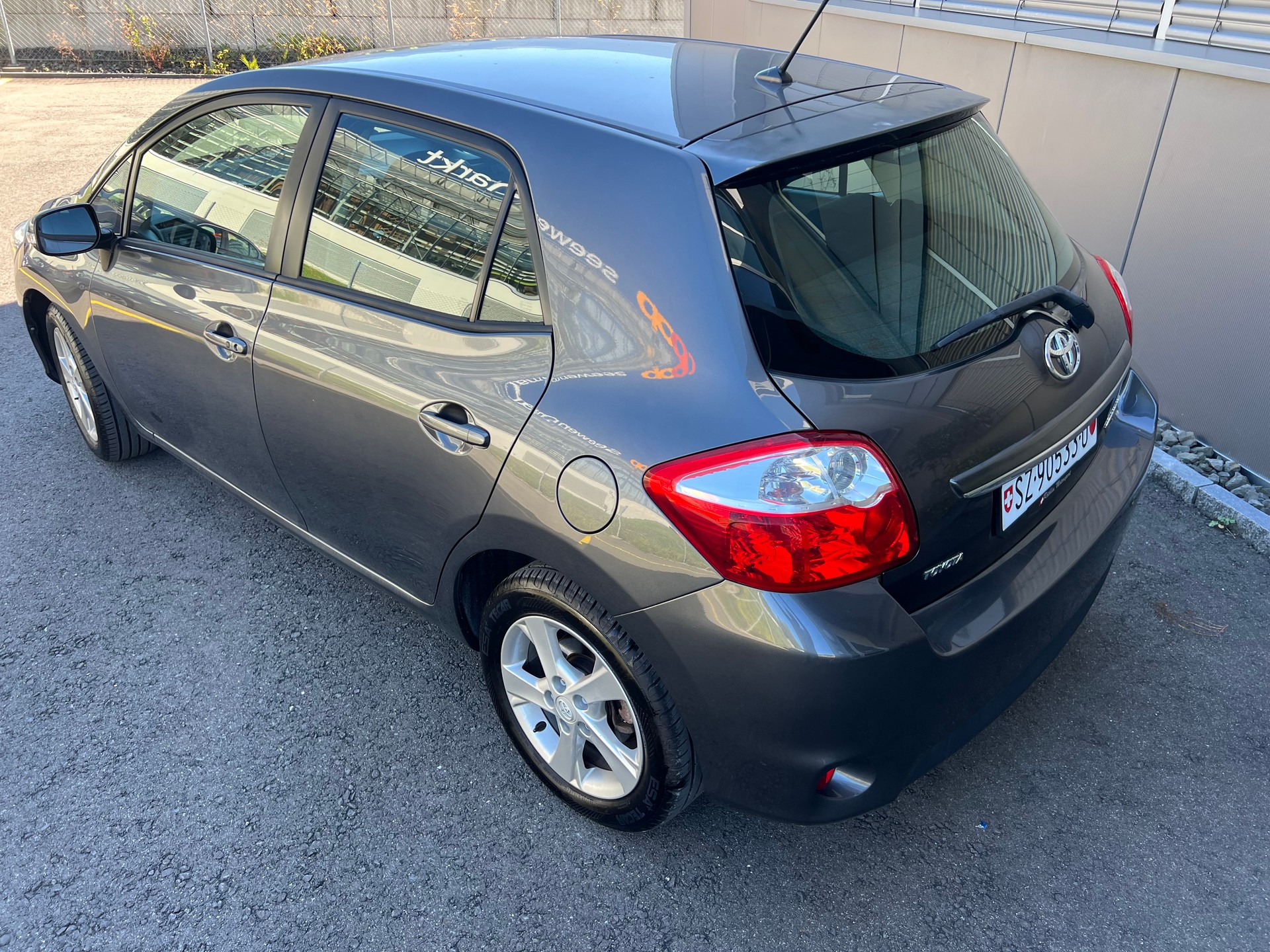 TOYOTA Auris 1.6 Linea Sol *** Klima * 8 fachbereift * mit frisch ab MFK beim Verkauf **-image-3