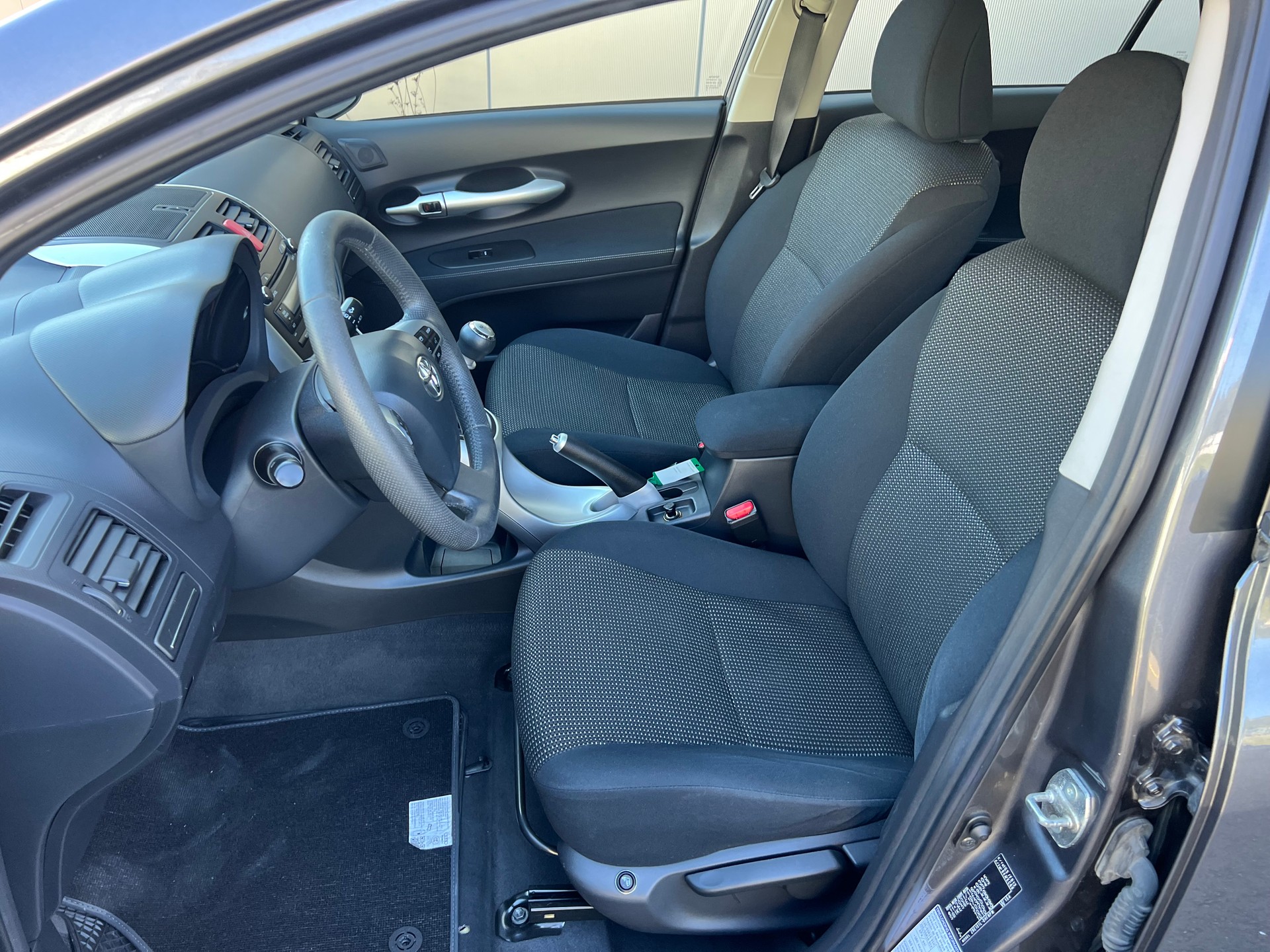 TOYOTA Auris 1.6 Linea Sol *** Klima * 8 fachbereift * mit frisch ab MFK beim Verkauf **-image-20