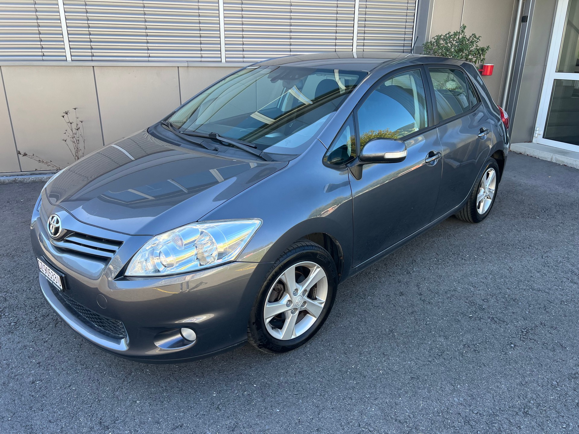 TOYOTA Auris 1.6 Linea Sol *** Klima * 8 fachbereift * mit frisch ab MFK beim Verkauf **-image-0