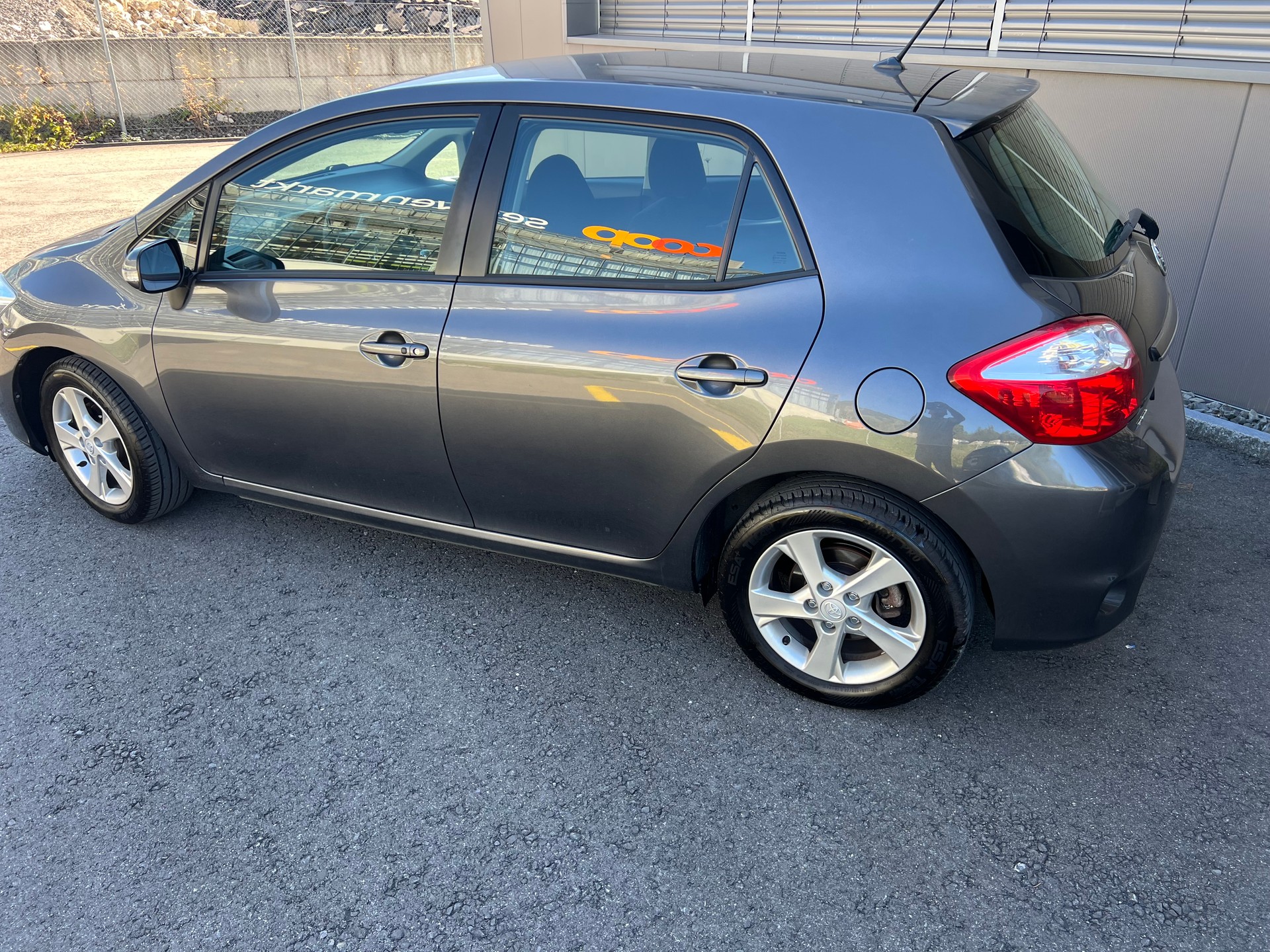 TOYOTA Auris 1.6 Linea Sol *** Klima * 8 fachbereift * mit frisch ab MFK beim Verkauf **-image-2