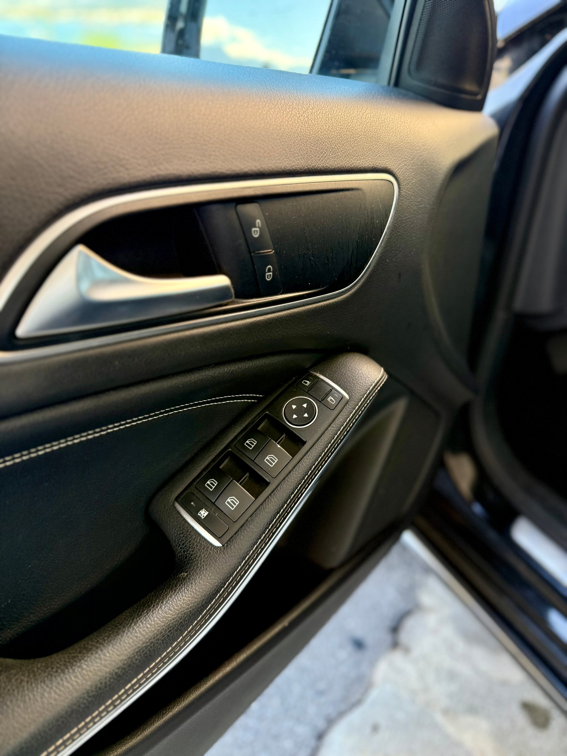 MERCEDES-BENZ A 180 AMG Line 7G-DCT-image-9