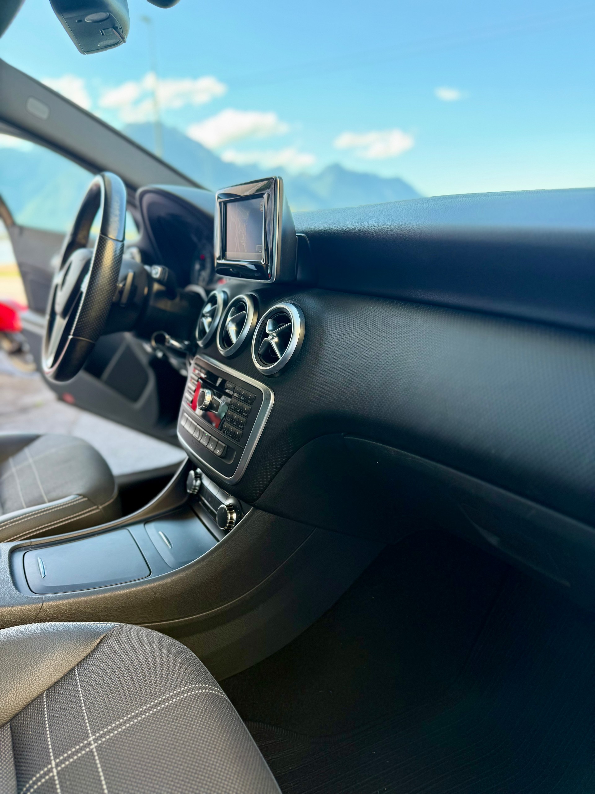 MERCEDES-BENZ A 180 AMG Line 7G-DCT-image-8