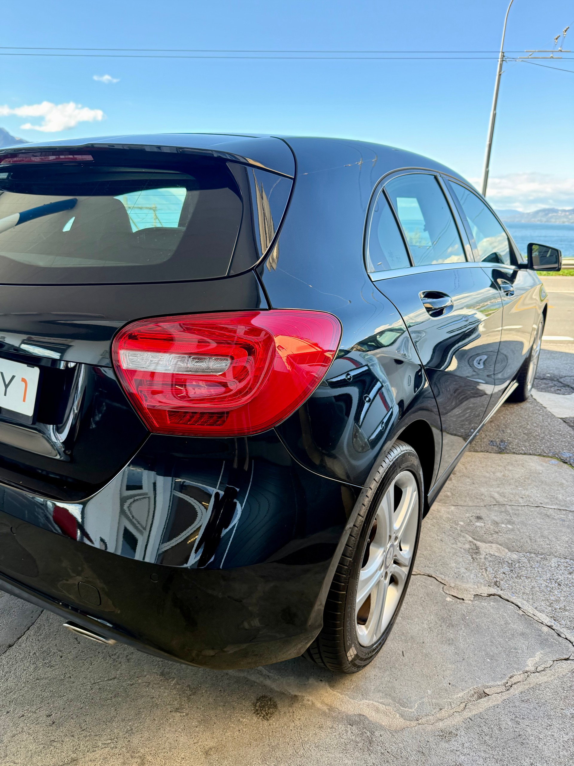 MERCEDES-BENZ A 180 AMG Line 7G-DCT-image-5